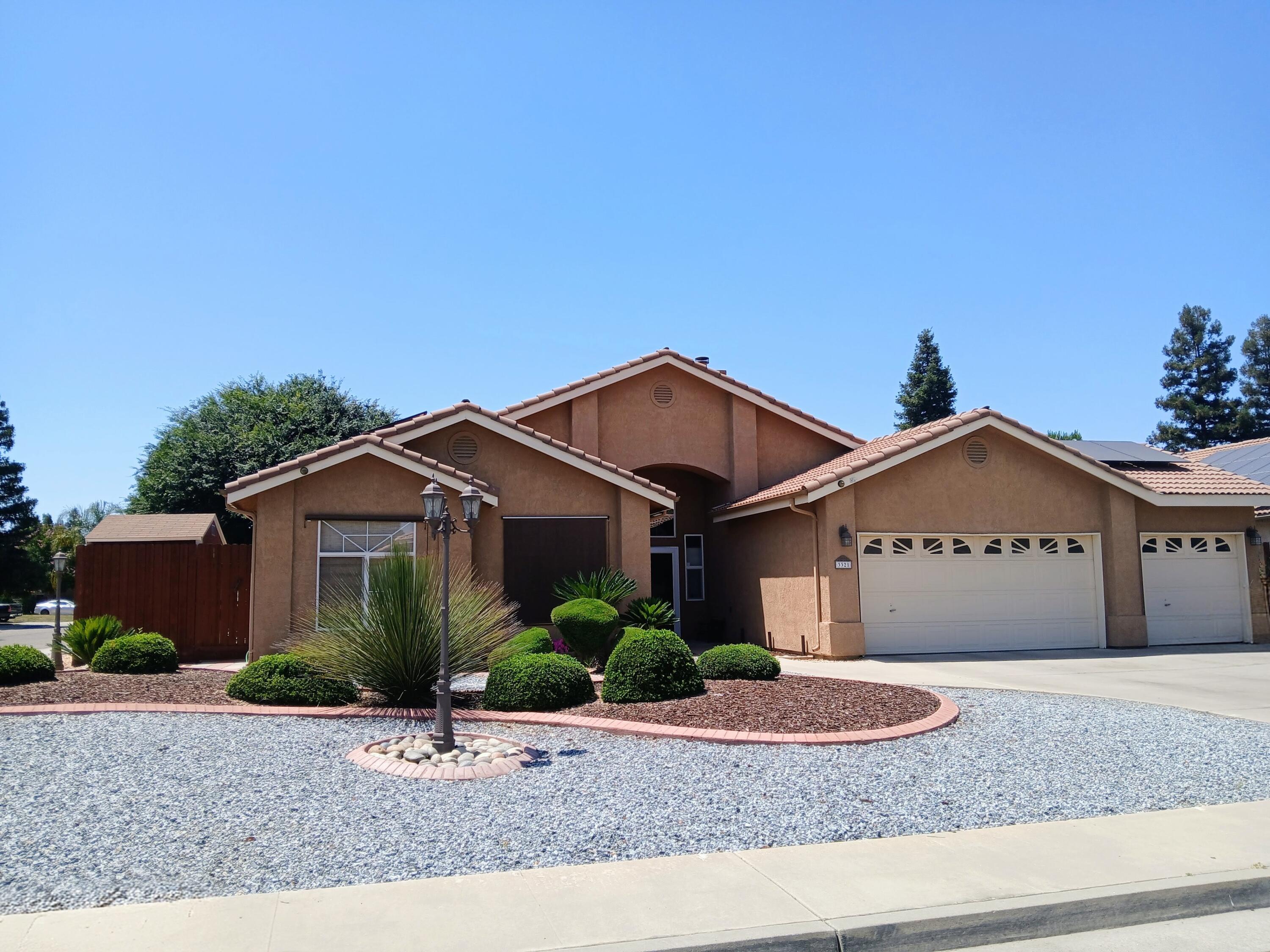 3321 S Stover St, Visalia, CA 93292