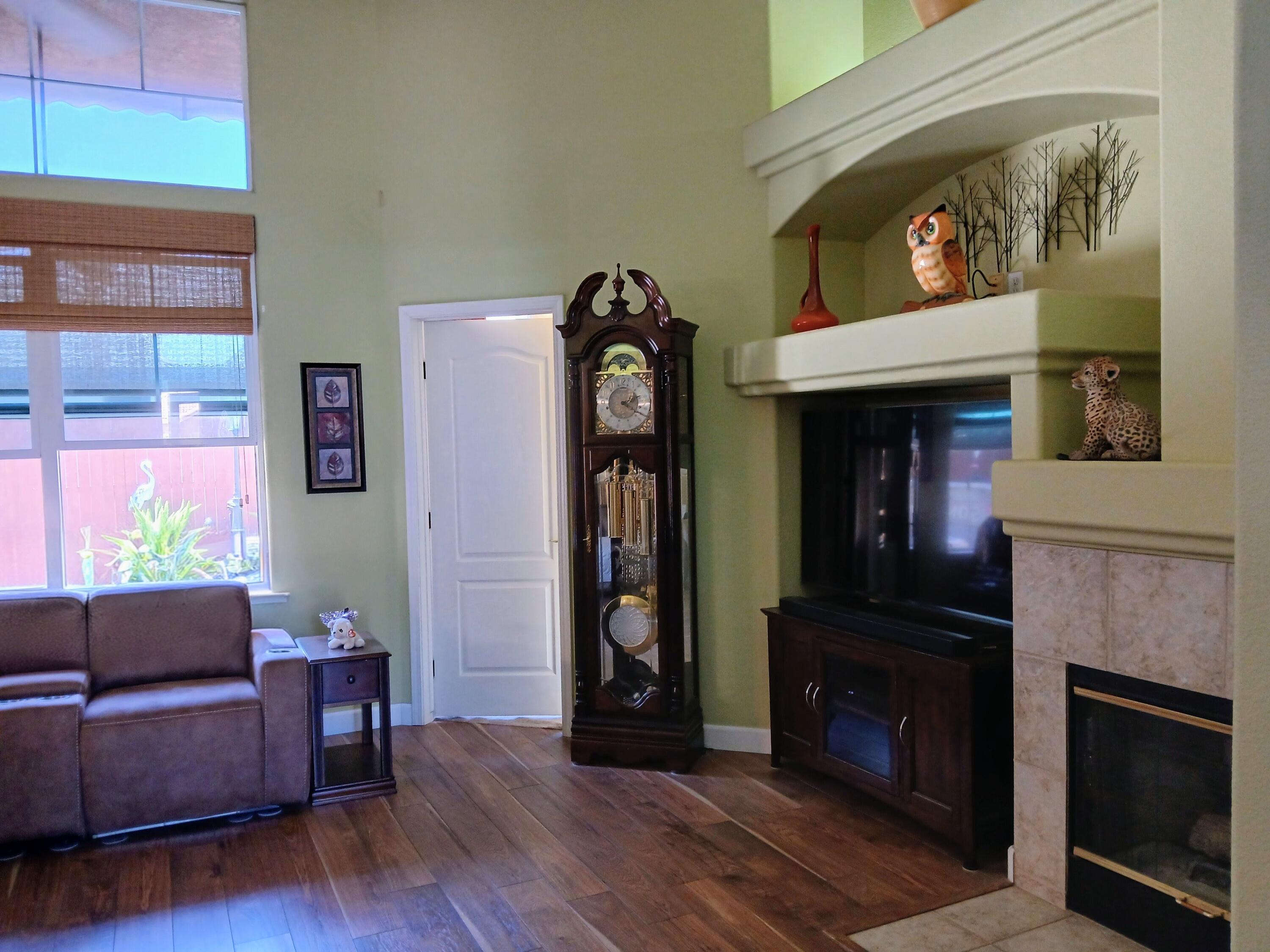 3321 S Stover St, Visalia, CA 93292