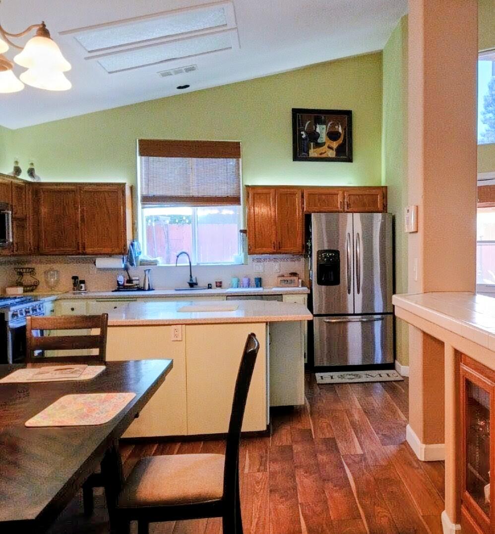 3321 S Stover St, Visalia, CA 93292