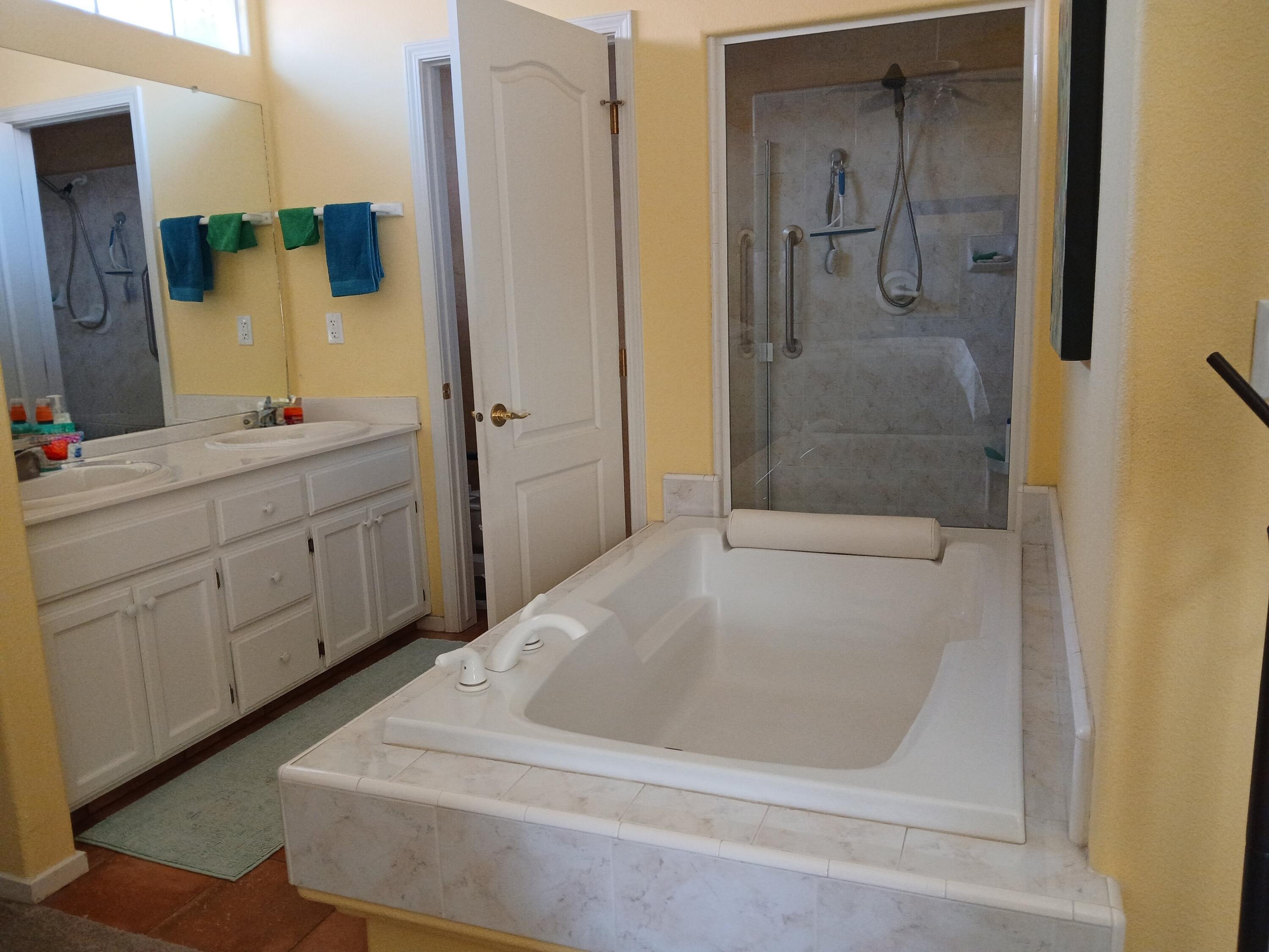 3321 S Stover St, Visalia, CA 93292