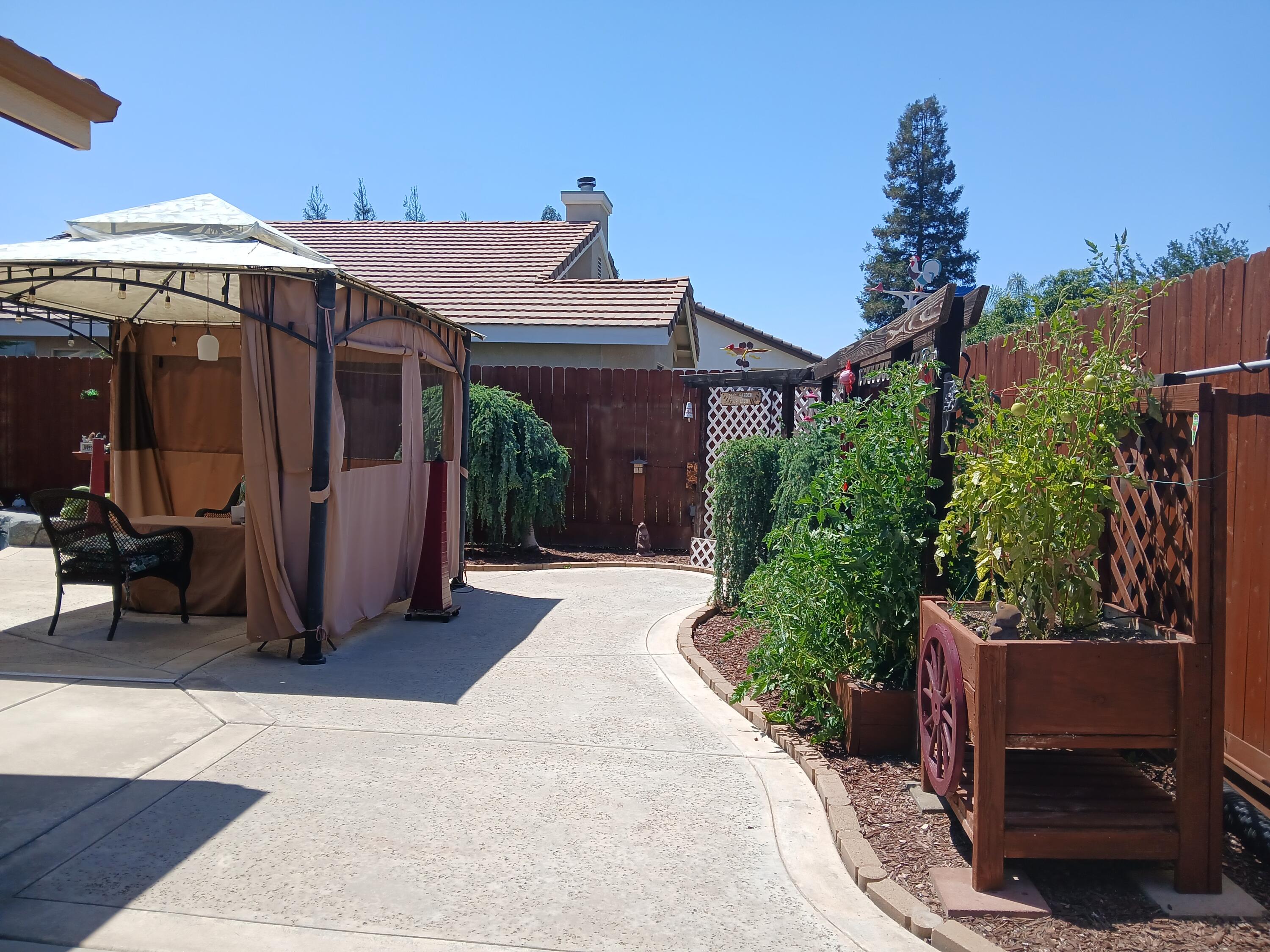 3321 S Stover St, Visalia, CA 93292