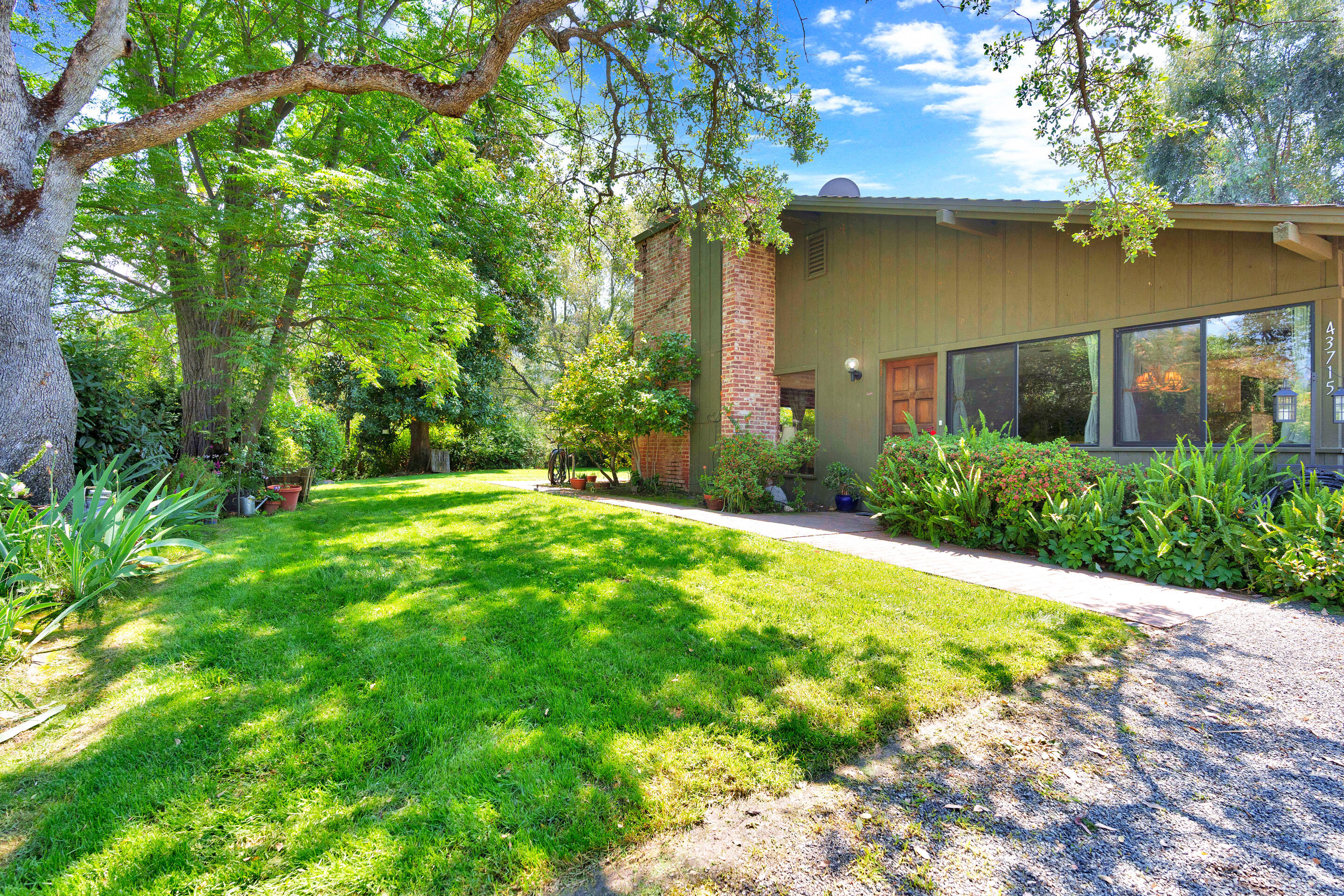 43715 Dinely Dr, Three Rivers, CA 93271