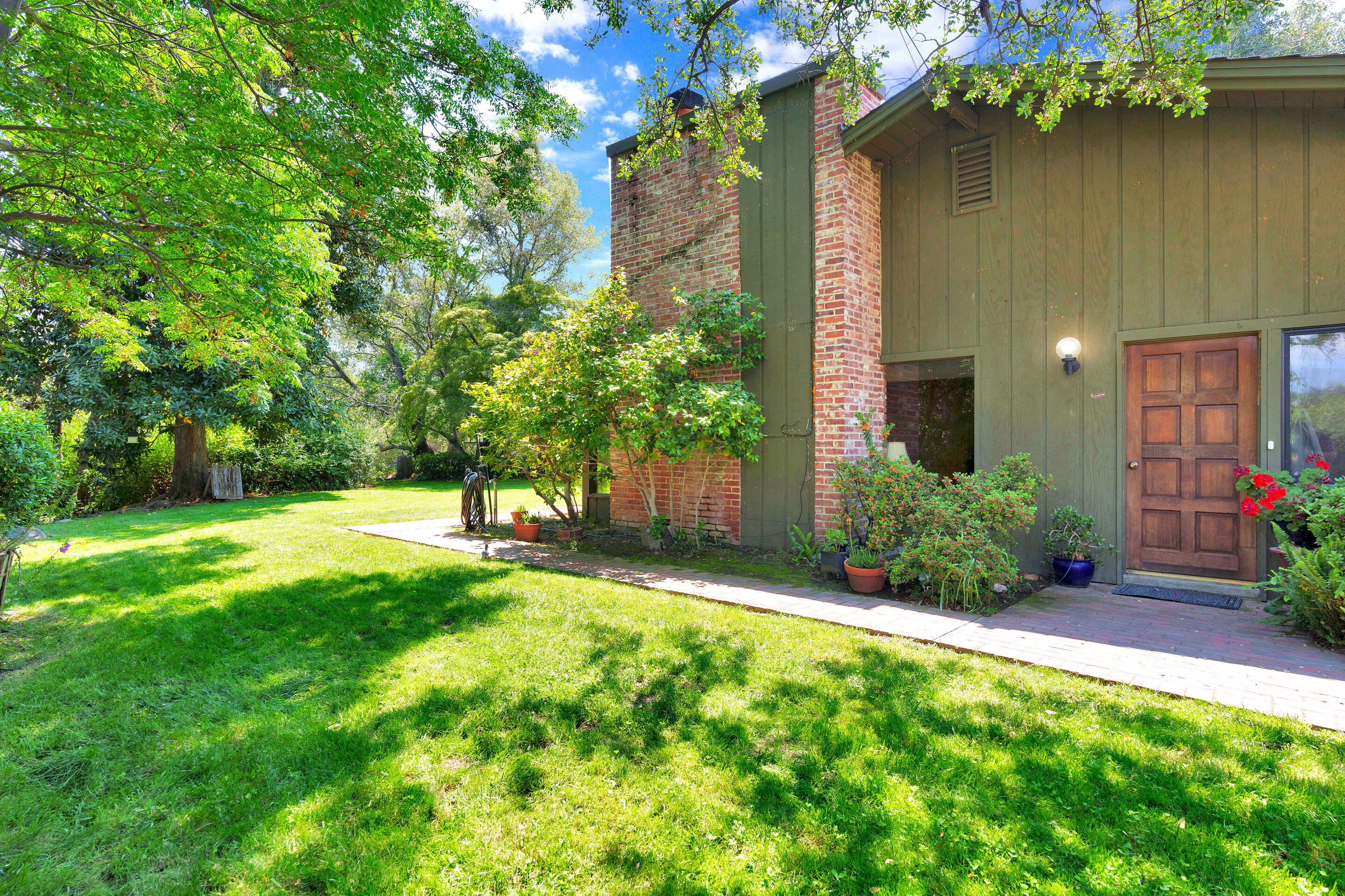 43715 Dinely Dr, Three Rivers, CA 93271