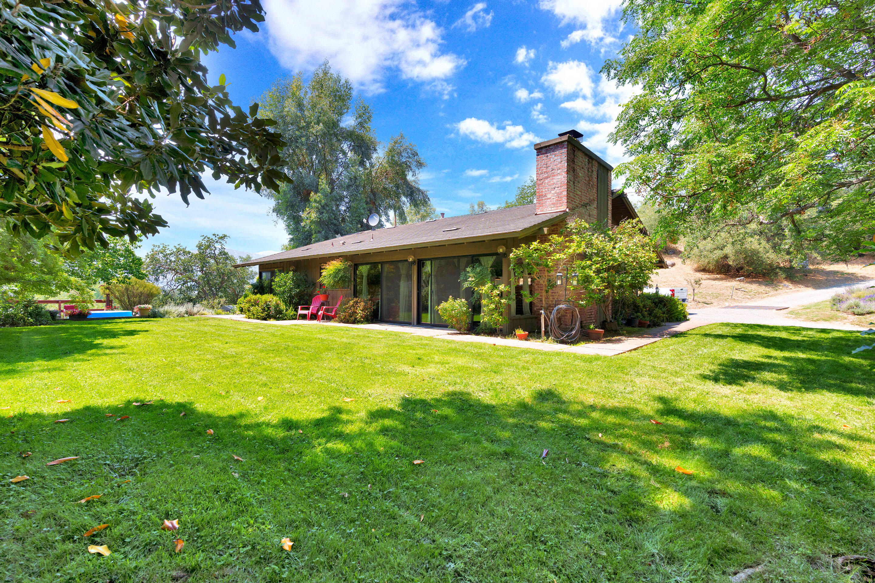 43715 Dinely Dr, Three Rivers, CA 93271