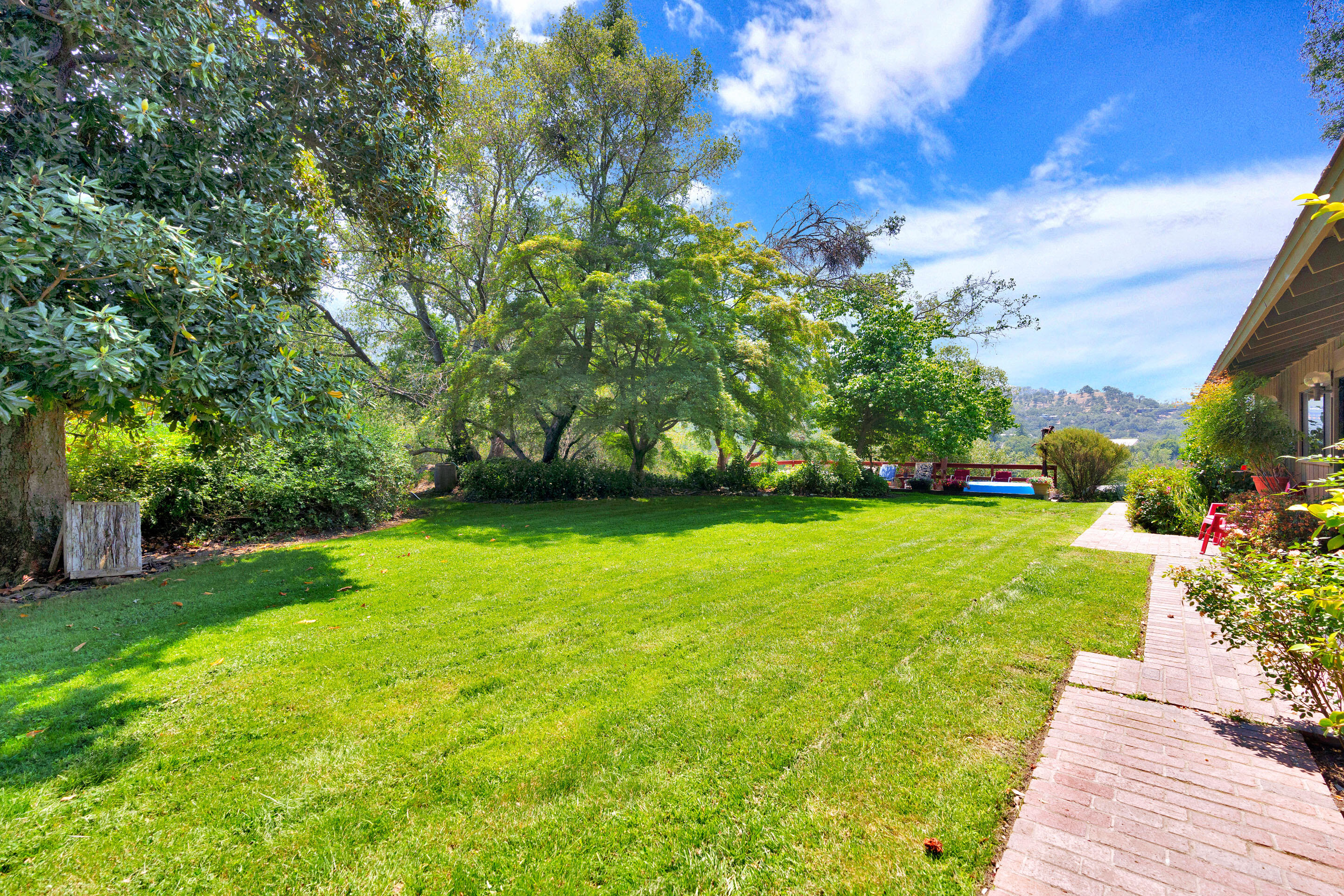 43715 Dinely Dr, Three Rivers, CA 93271