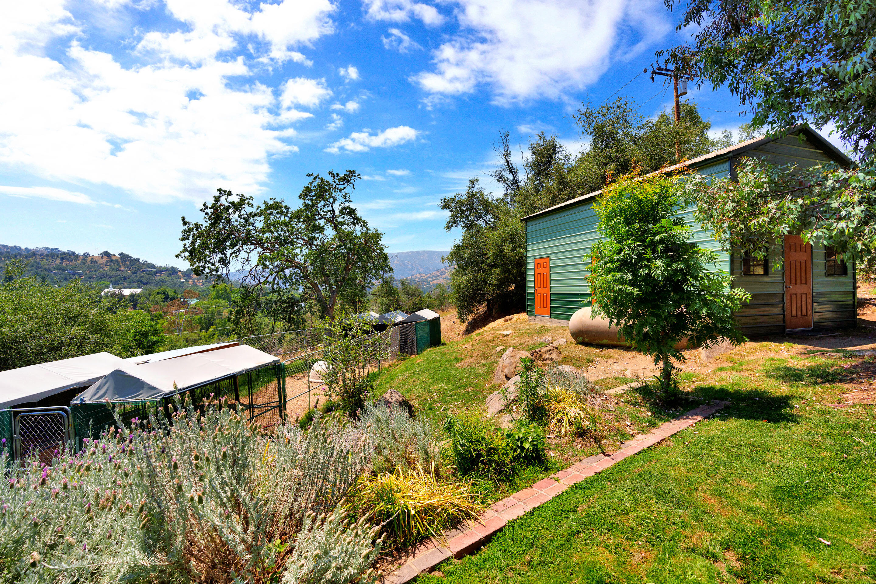43715 Dinely Dr, Three Rivers, CA 93271