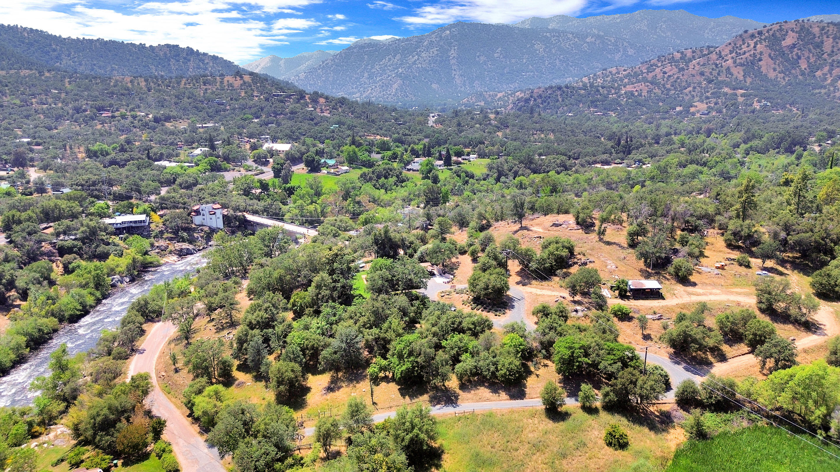 43715 Dinely Dr, Three Rivers, CA 93271
