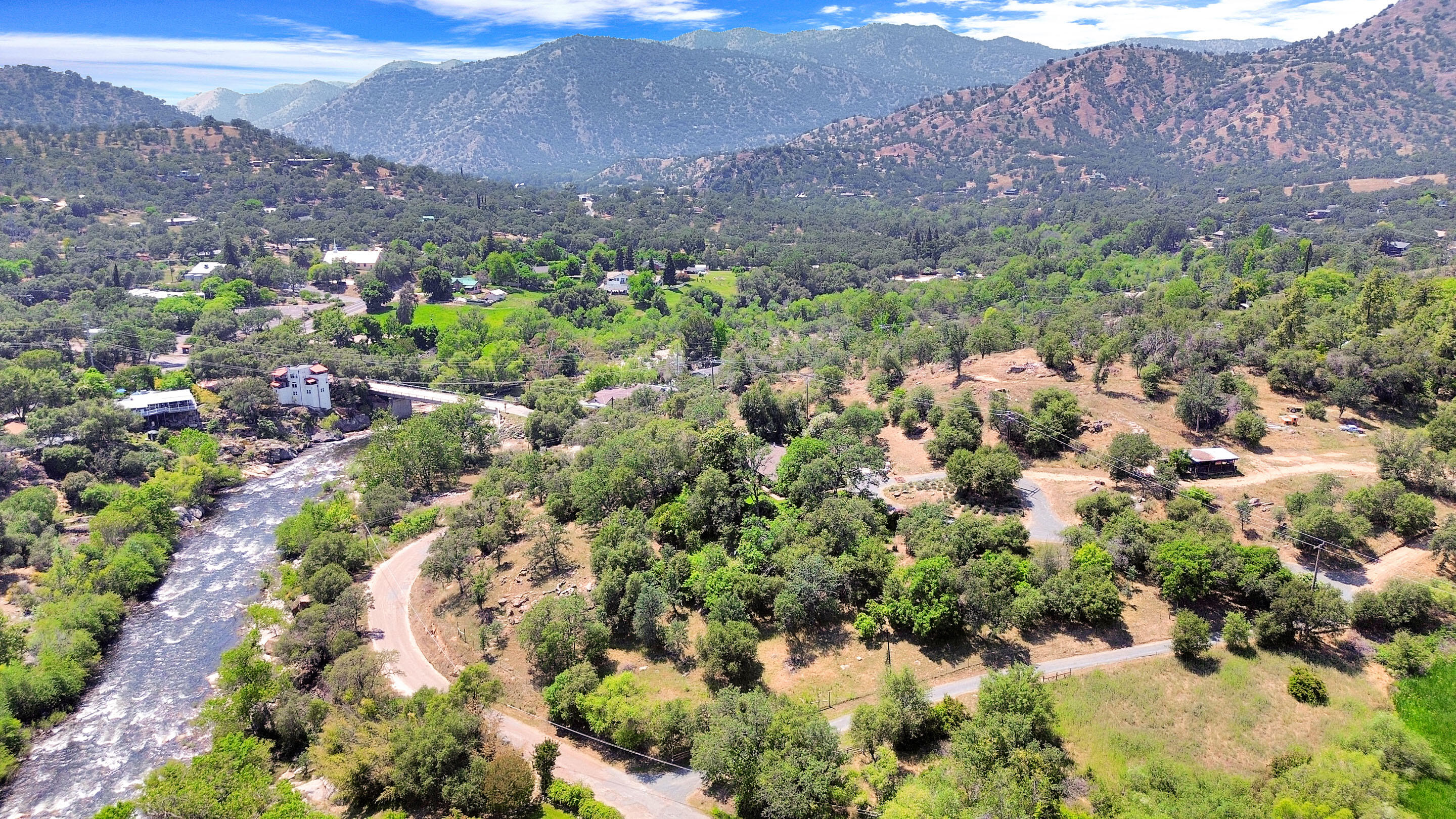 43715 Dinely Dr, Three Rivers, CA 93271