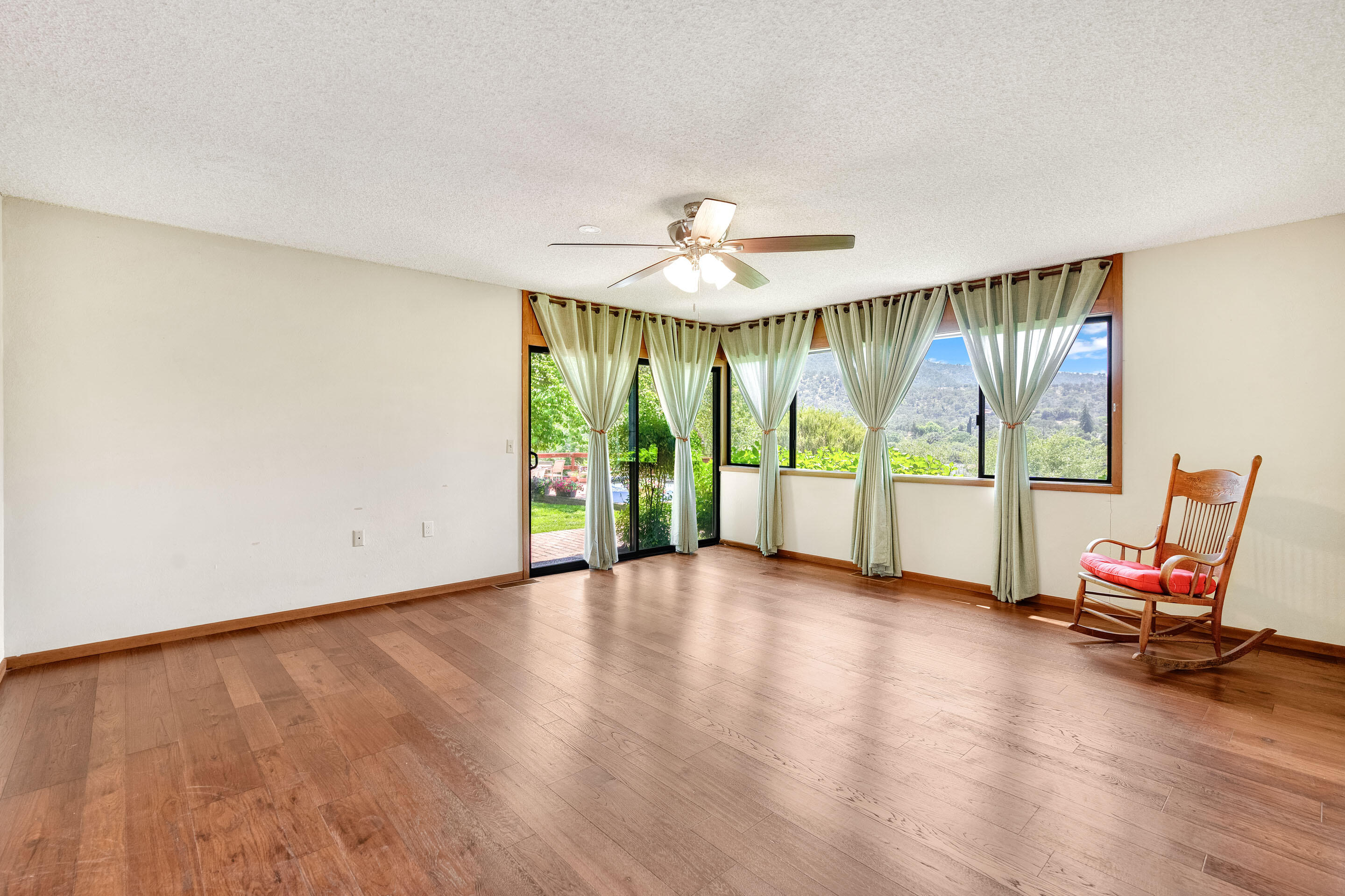 43715 Dinely Dr, Three Rivers, CA 93271