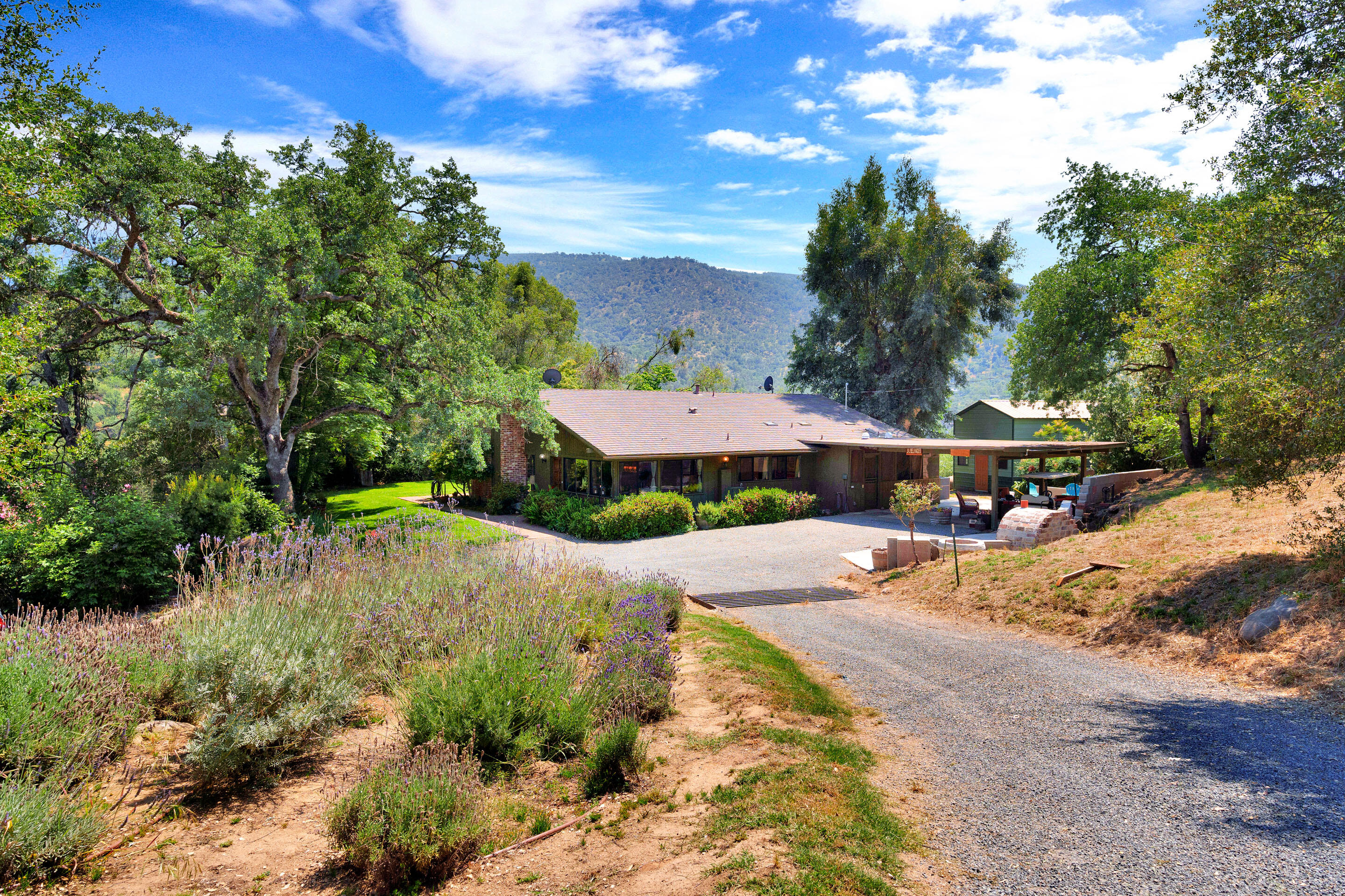 43715 Dinely Dr, Three Rivers, CA 93271