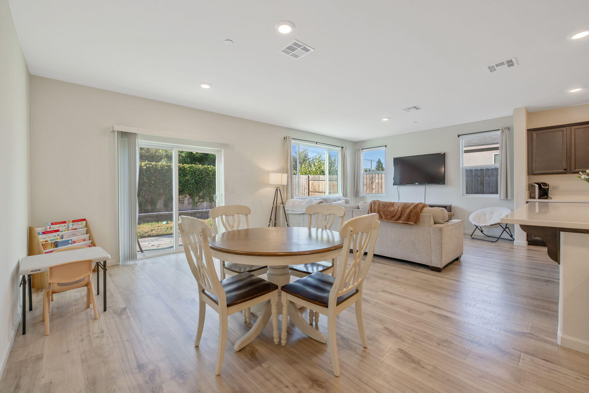 3524 E Harter Ct, Visalia, CA 93292