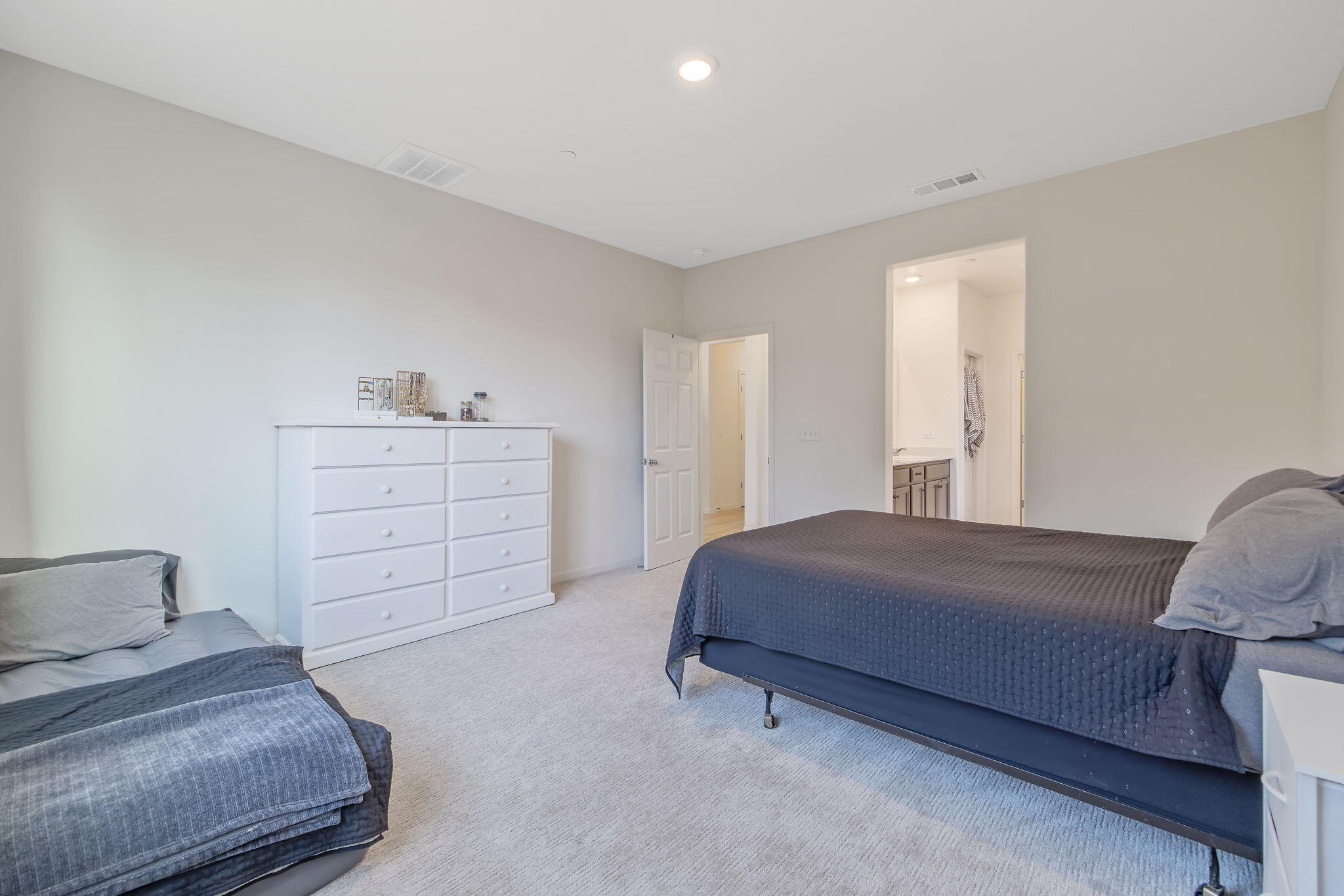 3524 E Harter Ct, Visalia, CA 93292