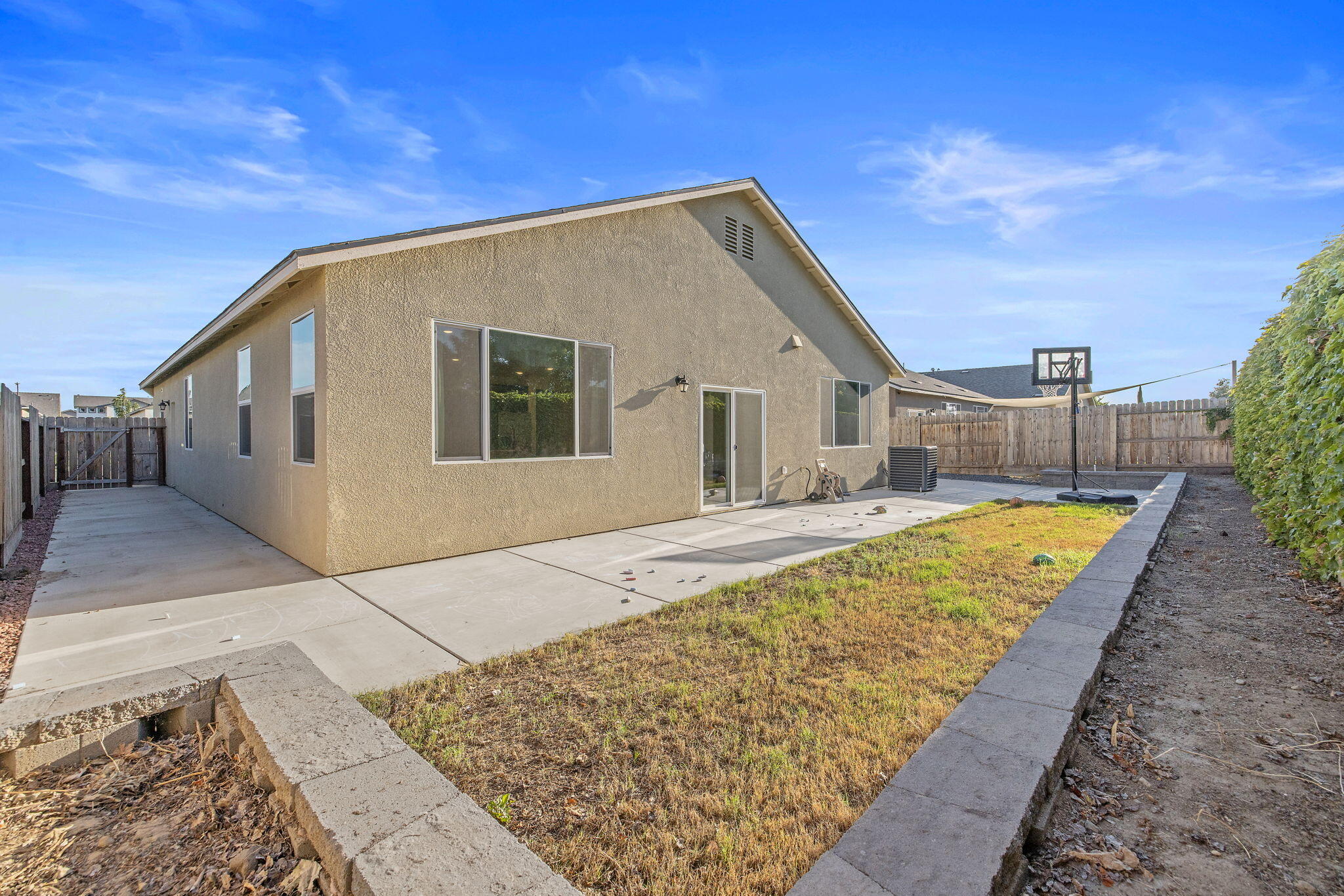 3524 E Harter Ct, Visalia, CA 93292