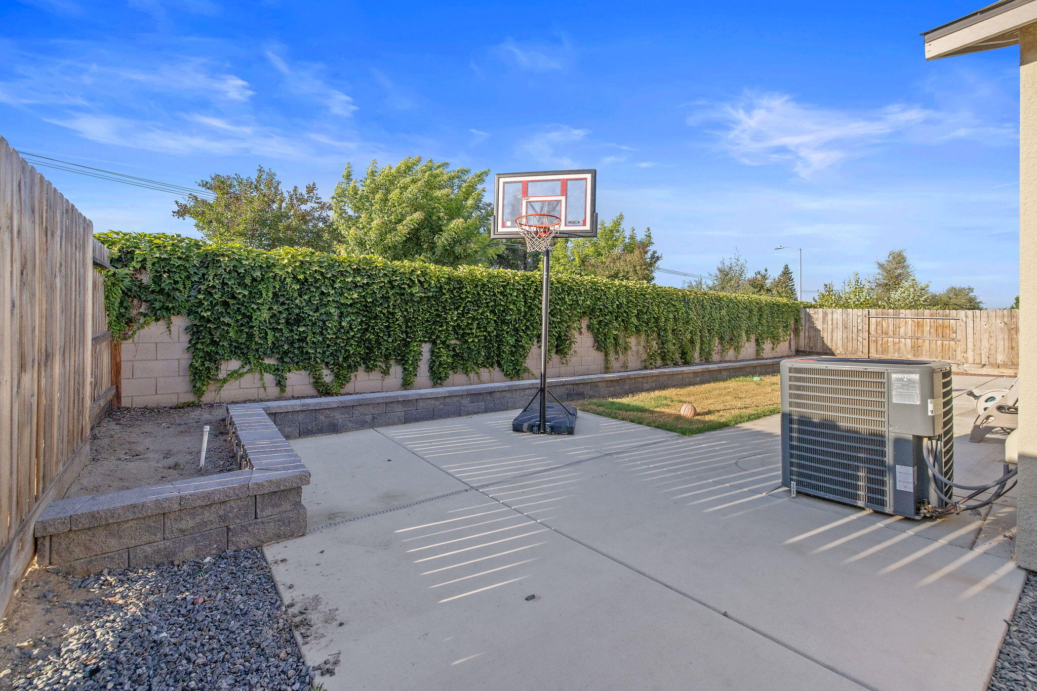3524 E Harter Ct, Visalia, CA 93292