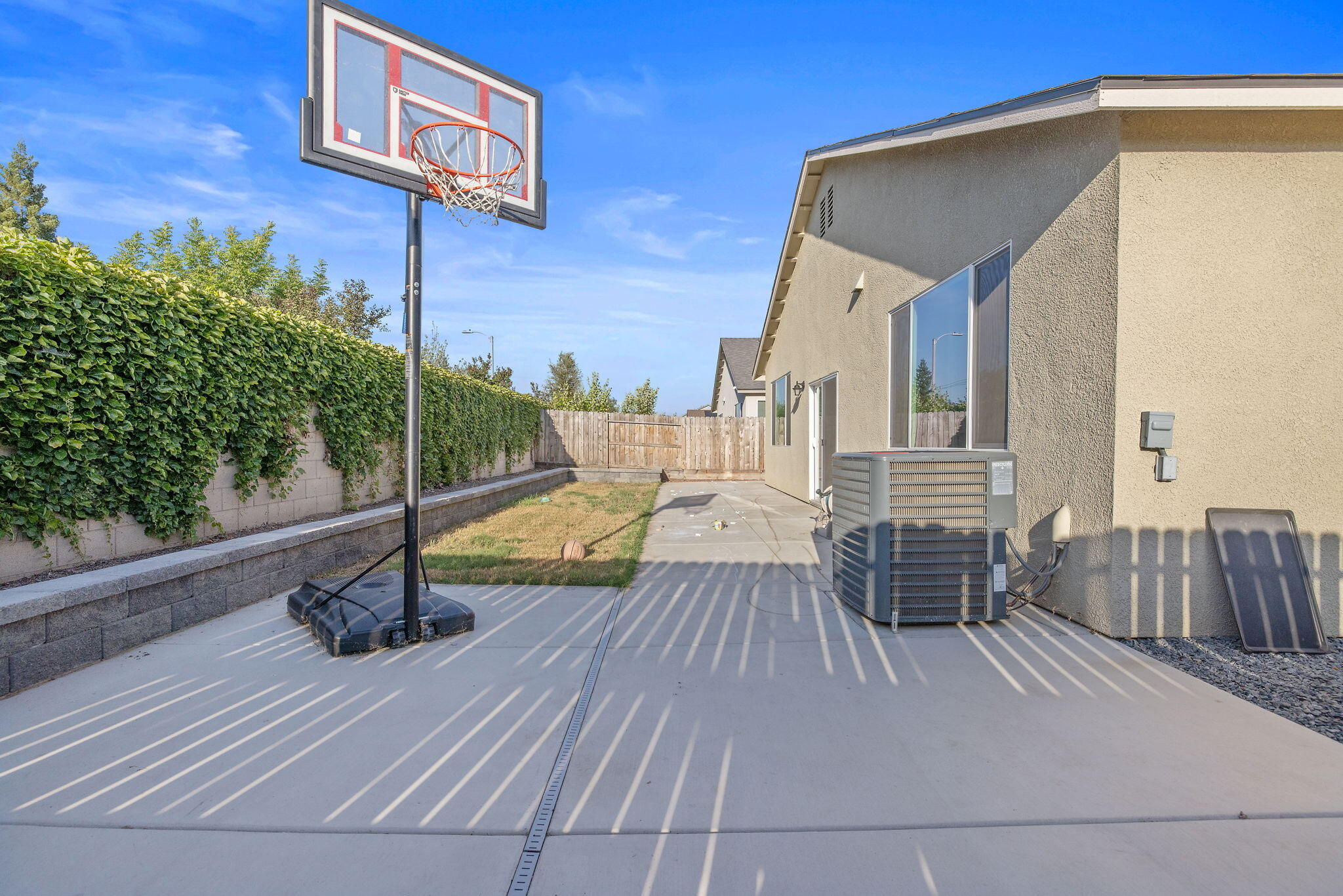 3524 E Harter Ct, Visalia, CA 93292