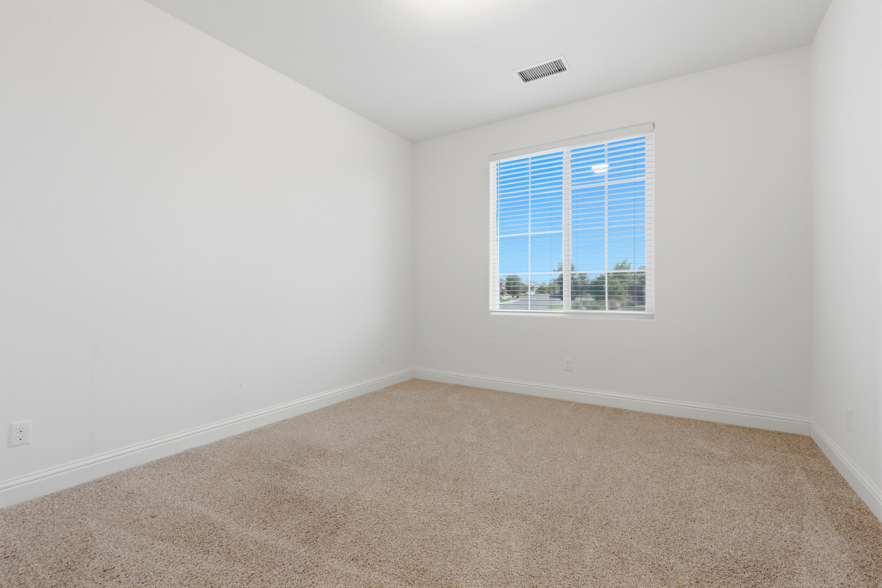 1647 W Sedona Ave, Visalia, CA 93291