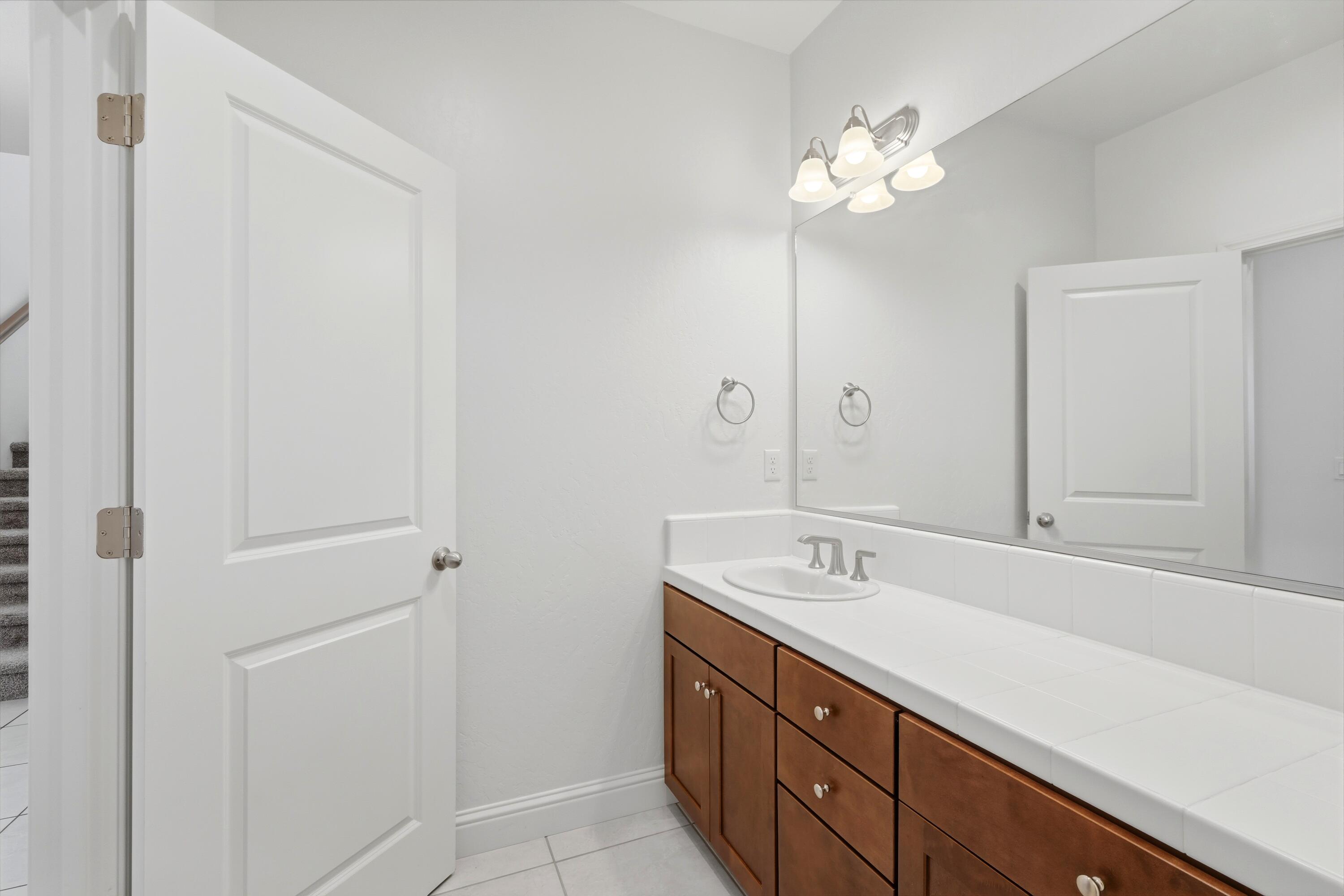 1647 W Sedona Ave, Visalia, CA 93291