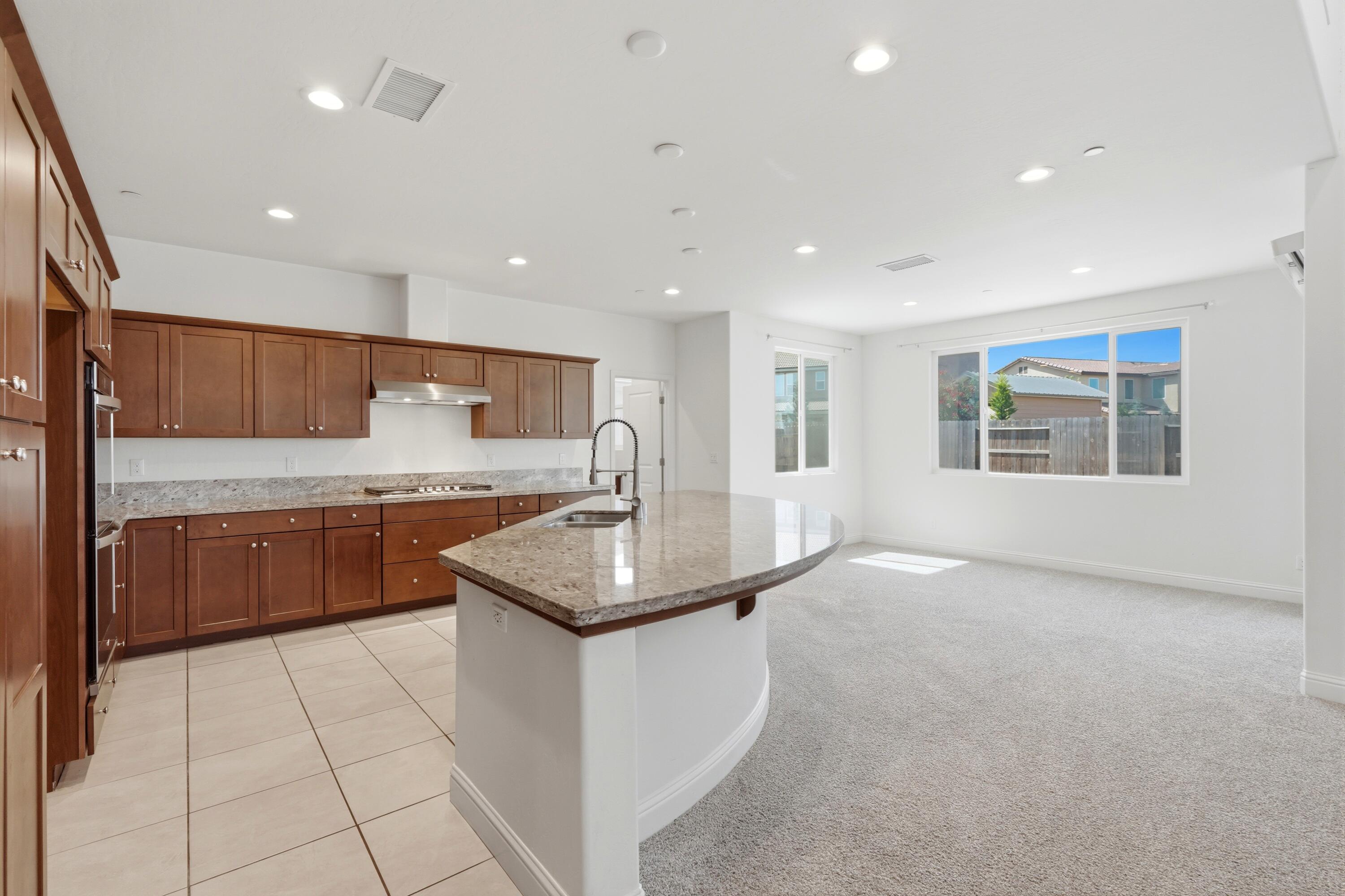 1647 W Sedona Ave, Visalia, CA 93291