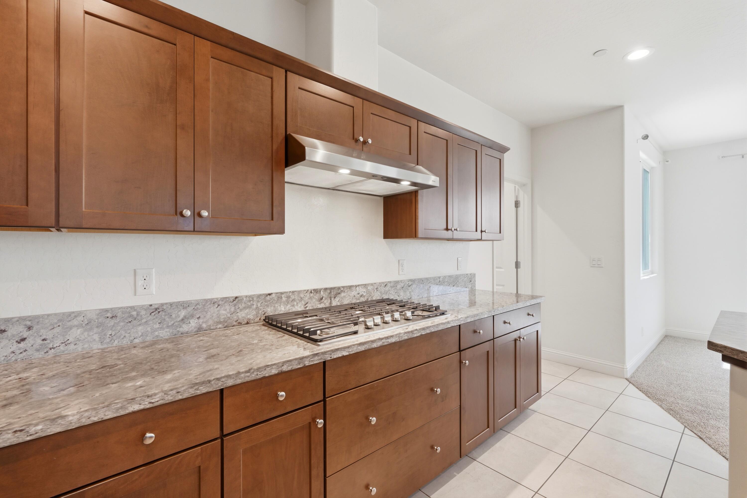 1647 W Sedona Ave, Visalia, CA 93291
