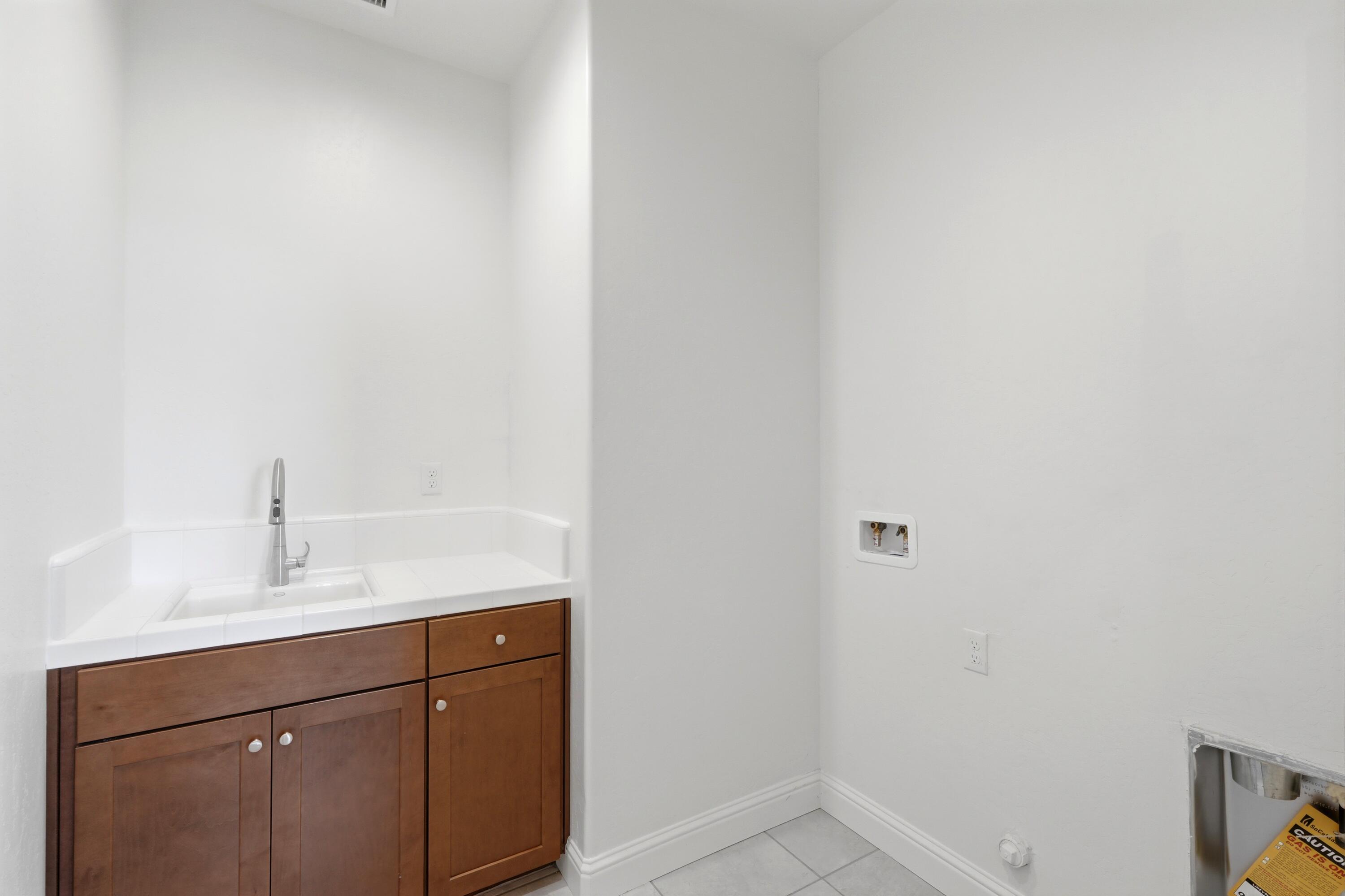 1647 W Sedona Ave, Visalia, CA 93291