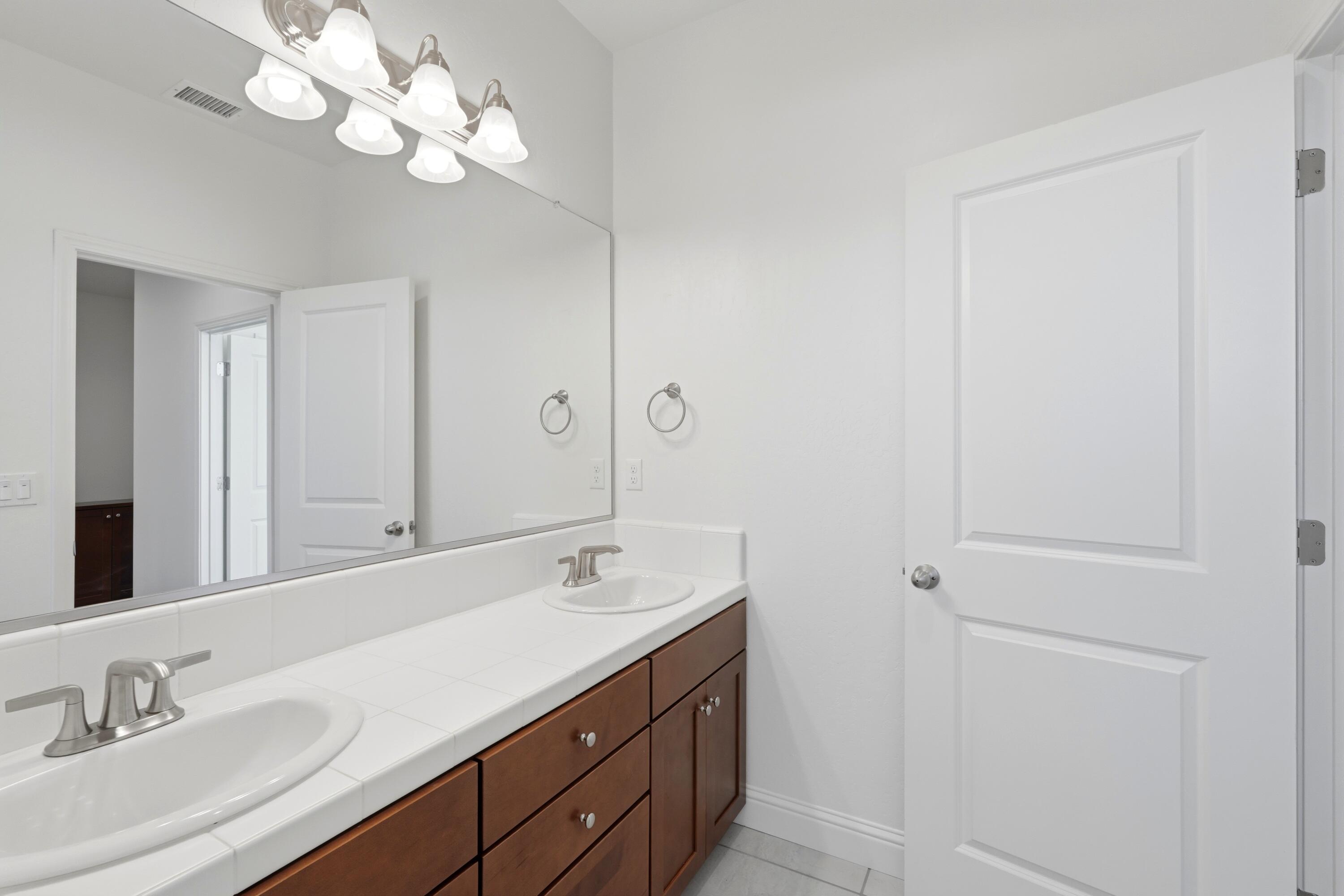 1647 W Sedona Ave, Visalia, CA 93291
