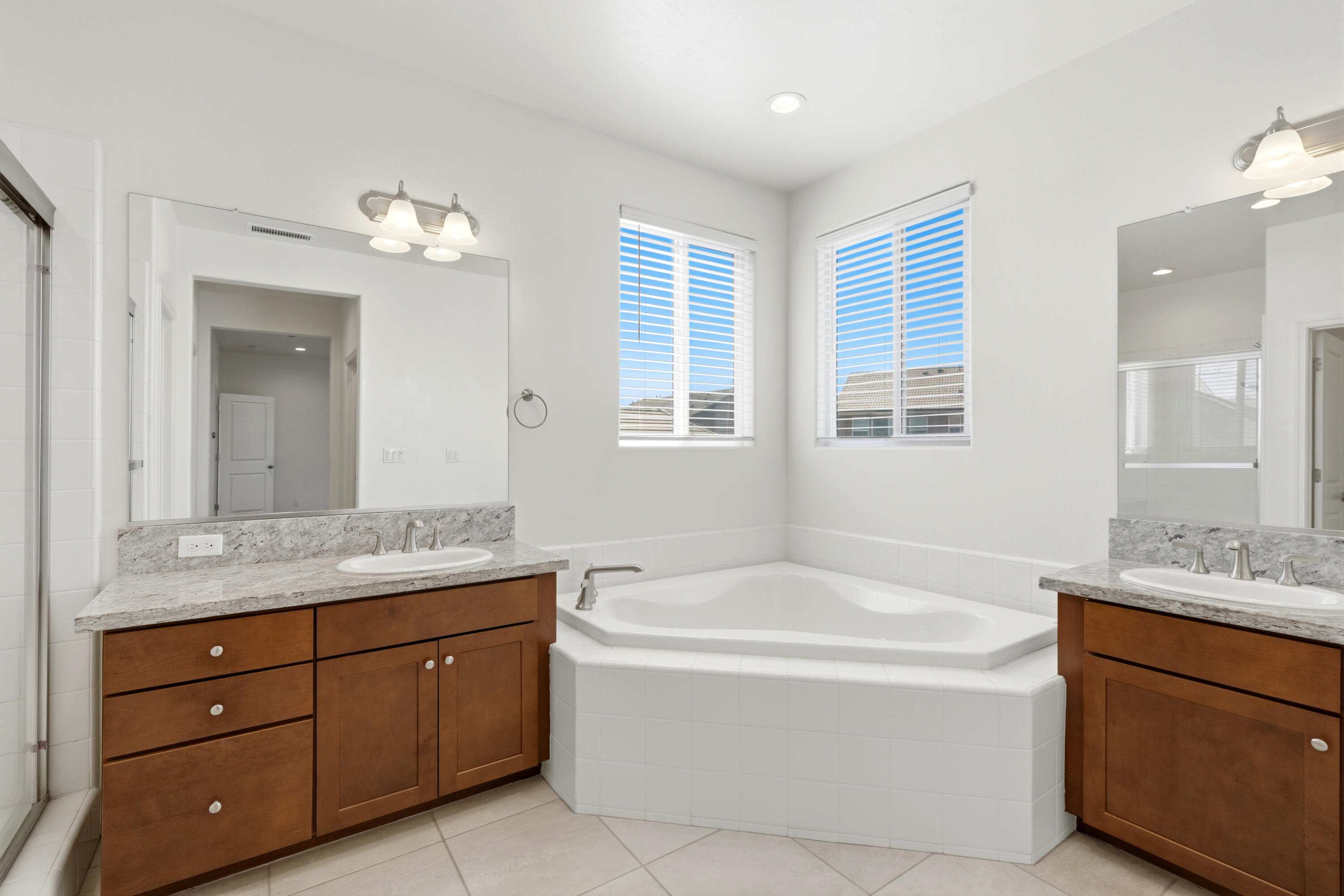 1647 W Sedona Ave, Visalia, CA 93291