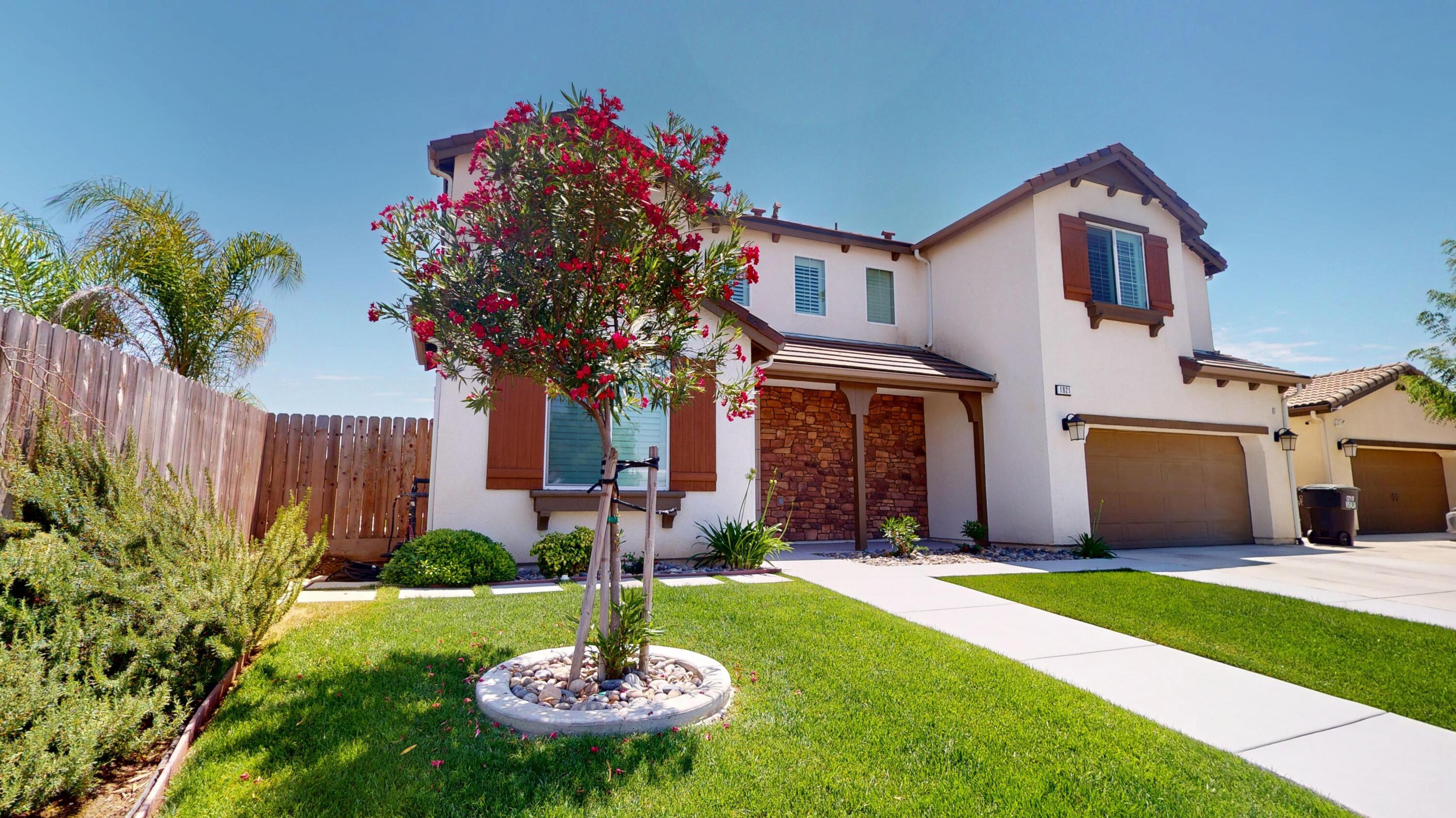 1821 W Corvina Ave, Visalia, CA 93291