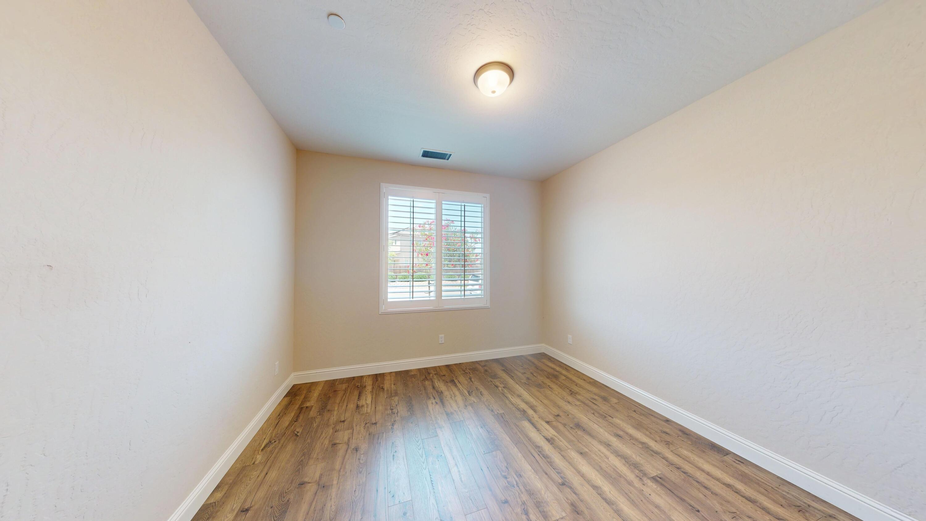 1821 W Corvina Ave, Visalia, CA 93291
