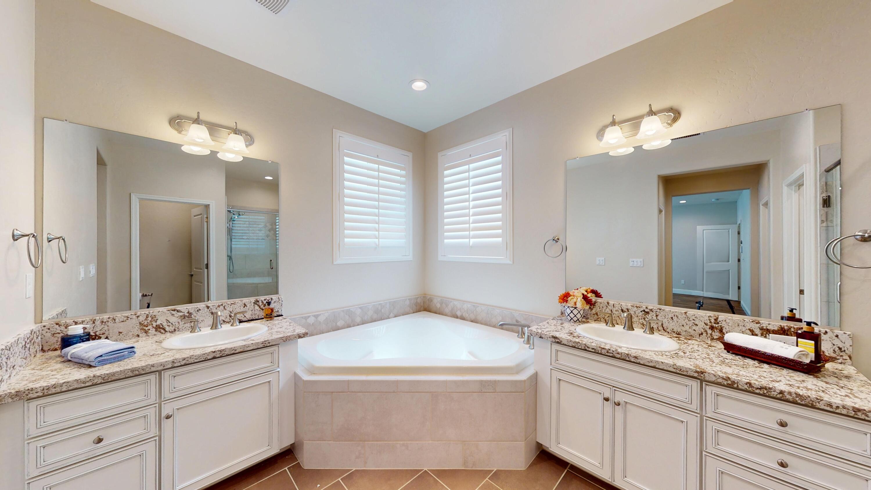 1821 W Corvina Ave, Visalia, CA 93291