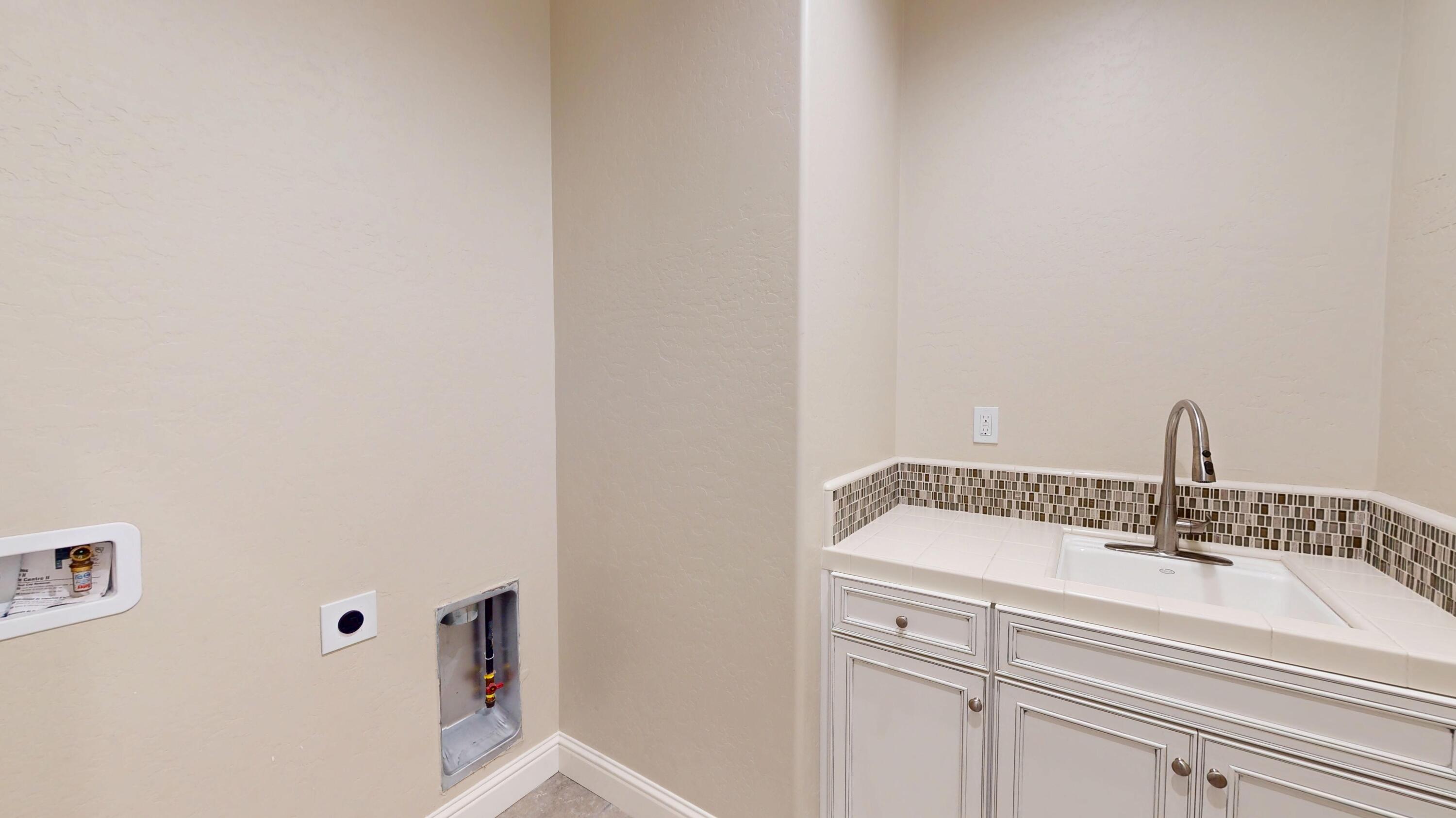 1821 W Corvina Ave, Visalia, CA 93291