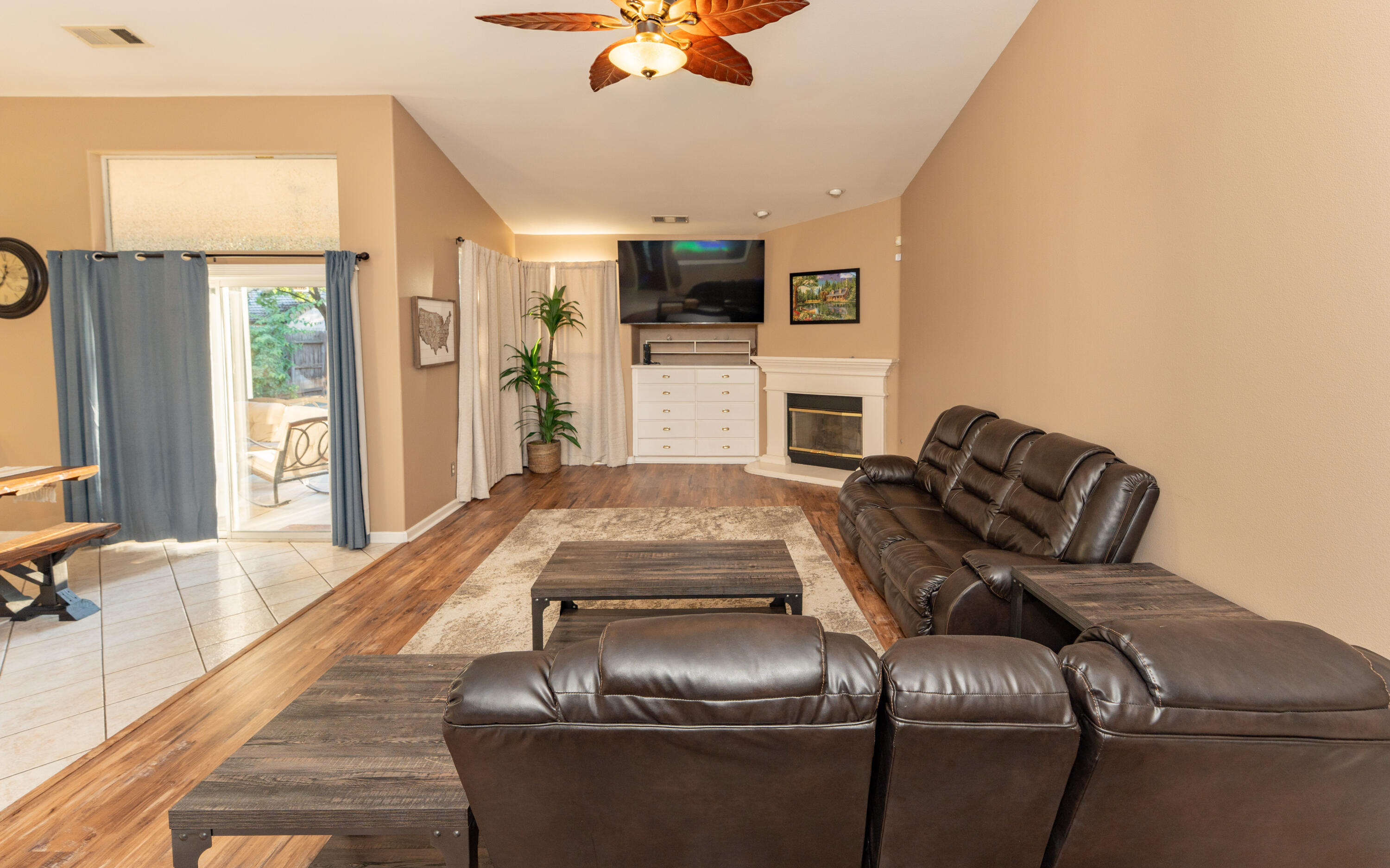 2131 N Terrace Ct, Visalia, CA 93291