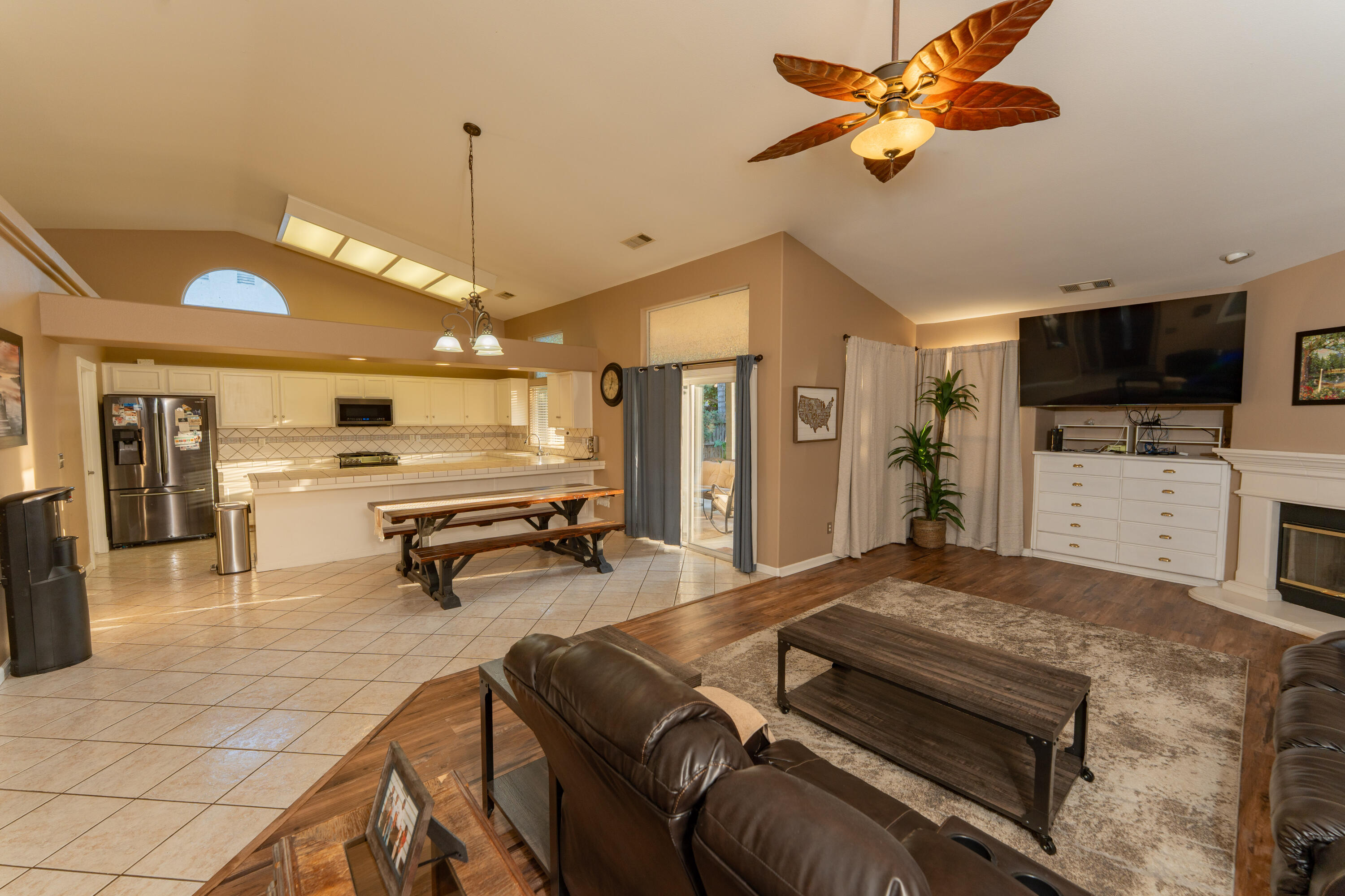2131 N Terrace Ct, Visalia, CA 93291