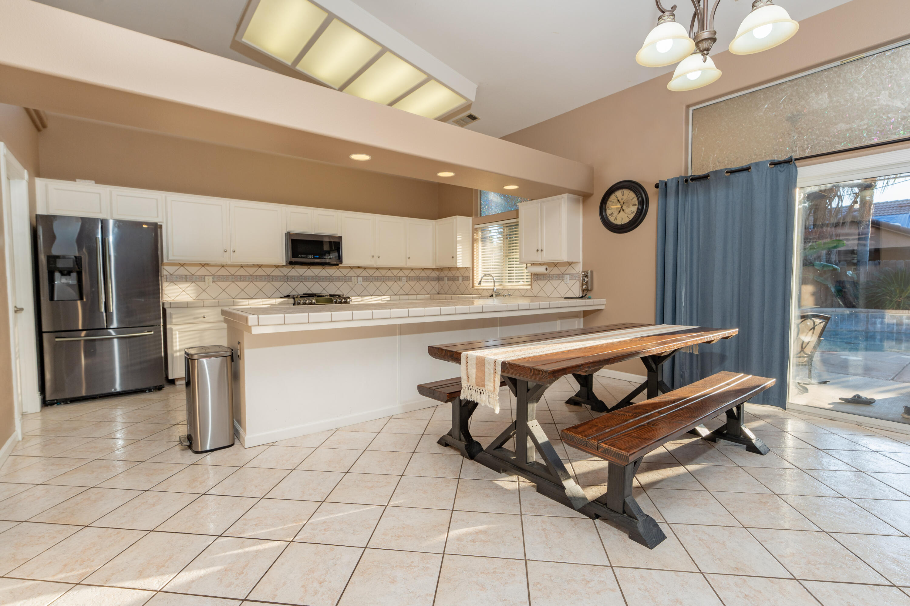 2131 N Terrace Ct, Visalia, CA 93291