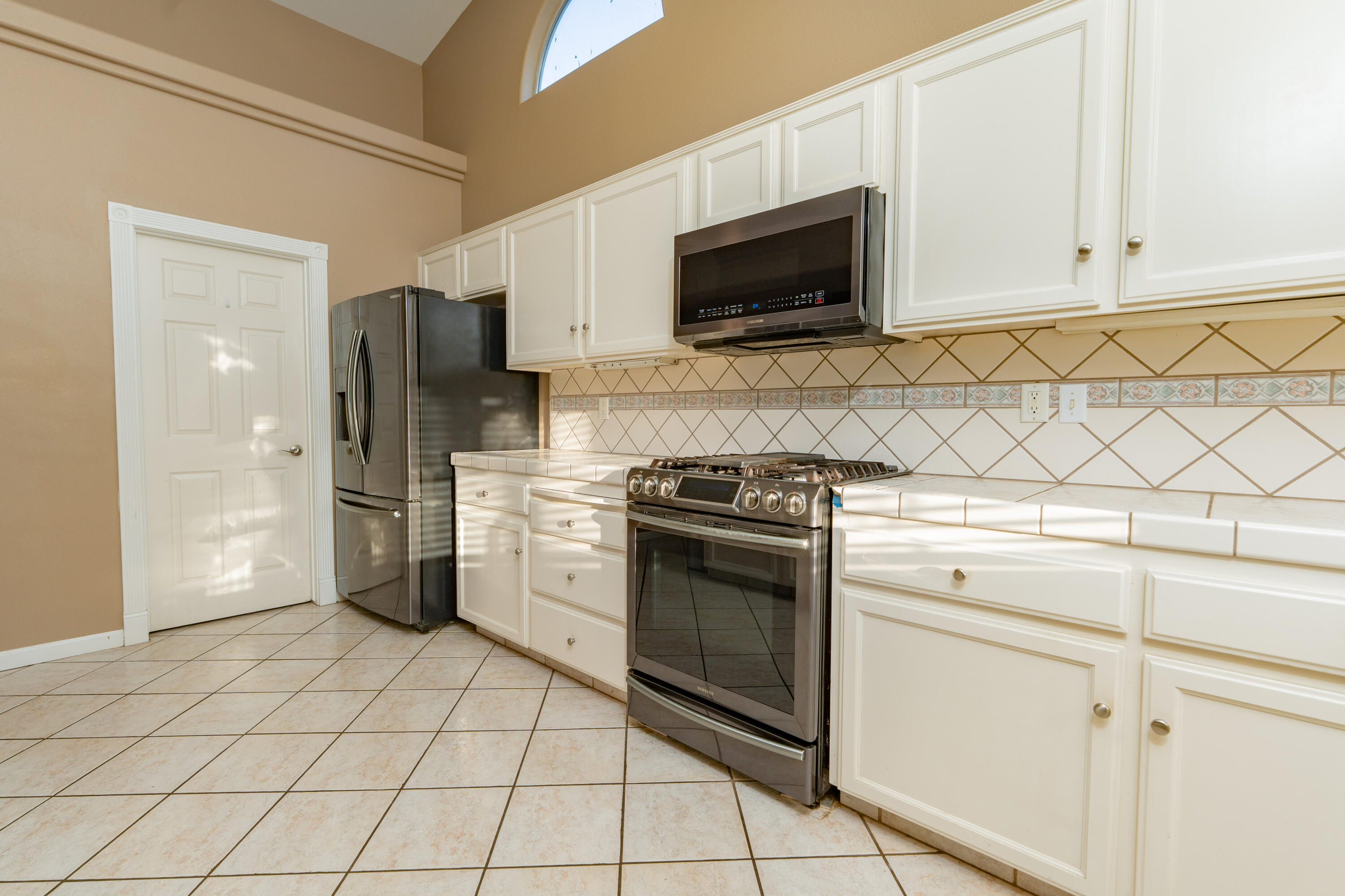 2131 N Terrace Ct, Visalia, CA 93291