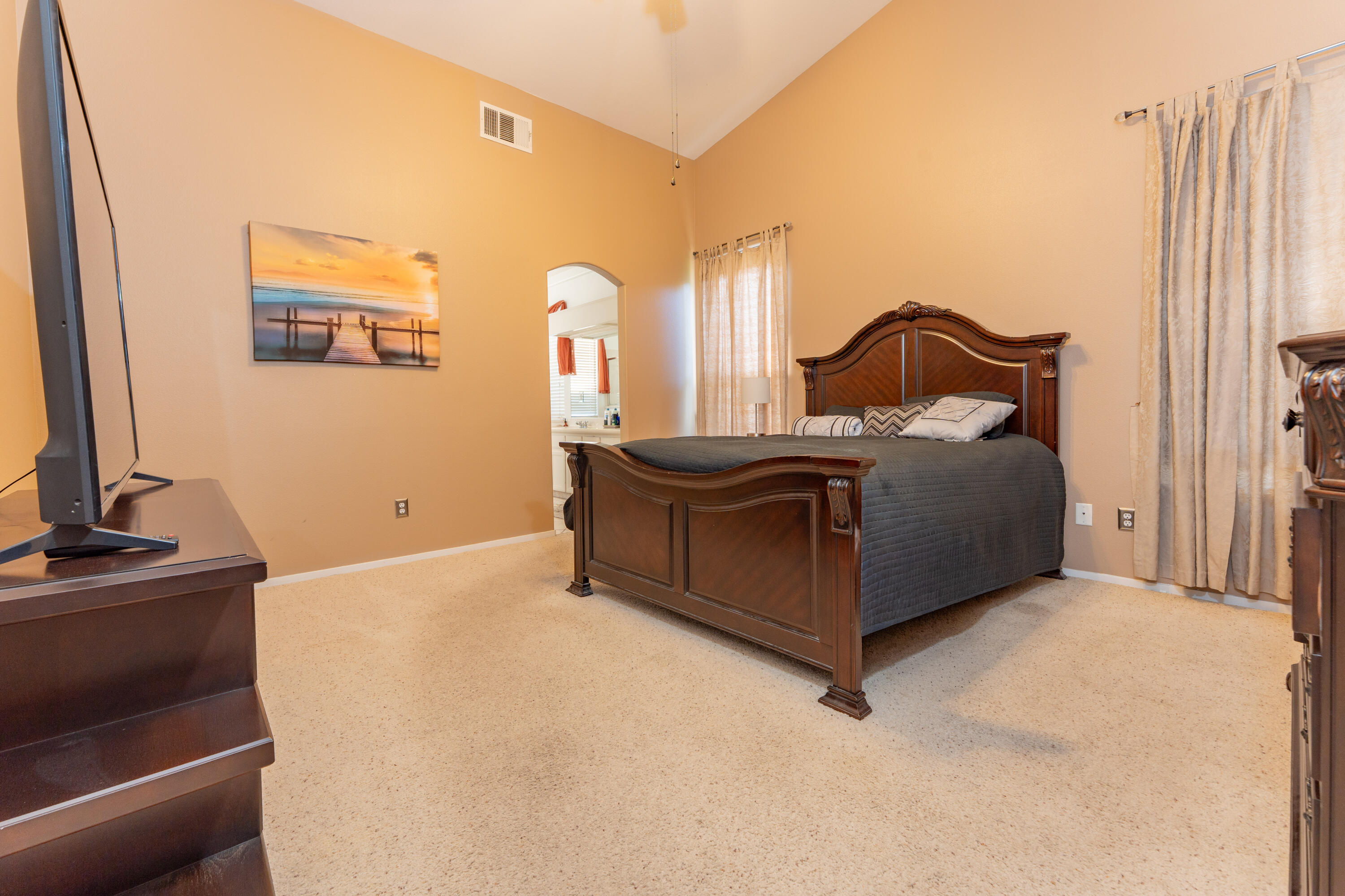 2131 N Terrace Ct, Visalia, CA 93291