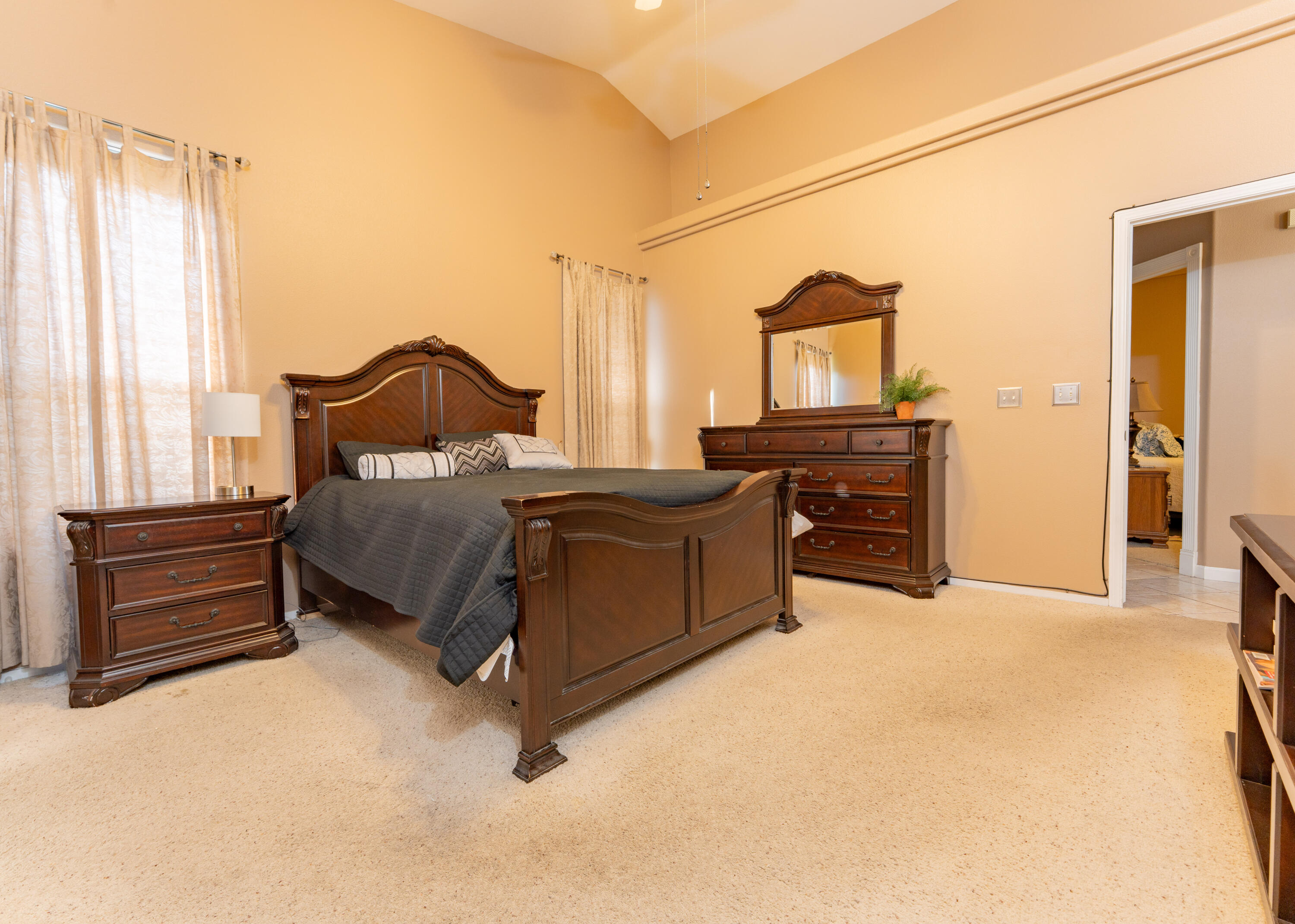 2131 N Terrace Ct, Visalia, CA 93291