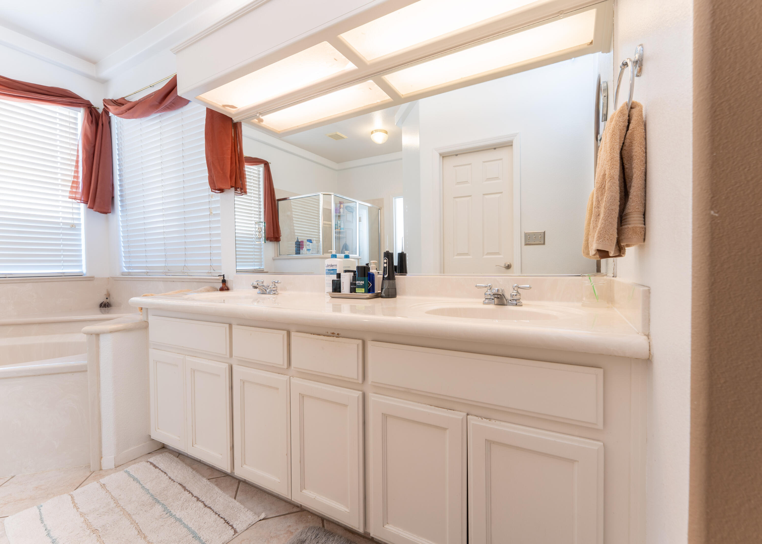 2131 N Terrace Ct, Visalia, CA 93291