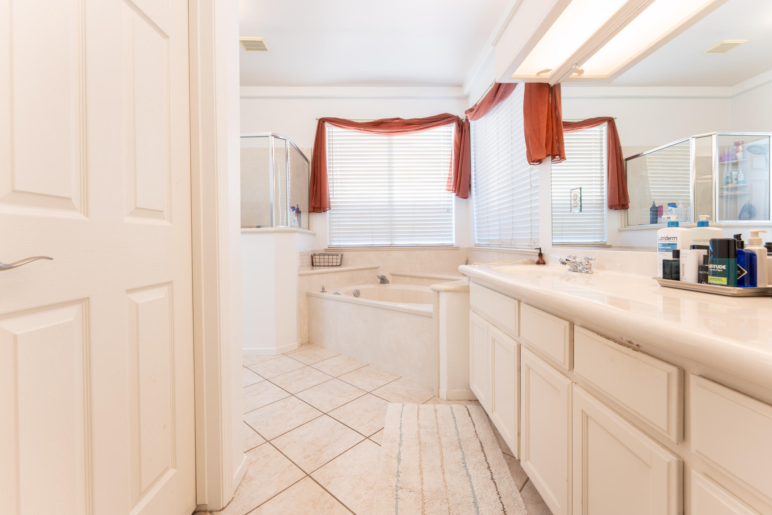 2131 N Terrace Ct, Visalia, CA 93291