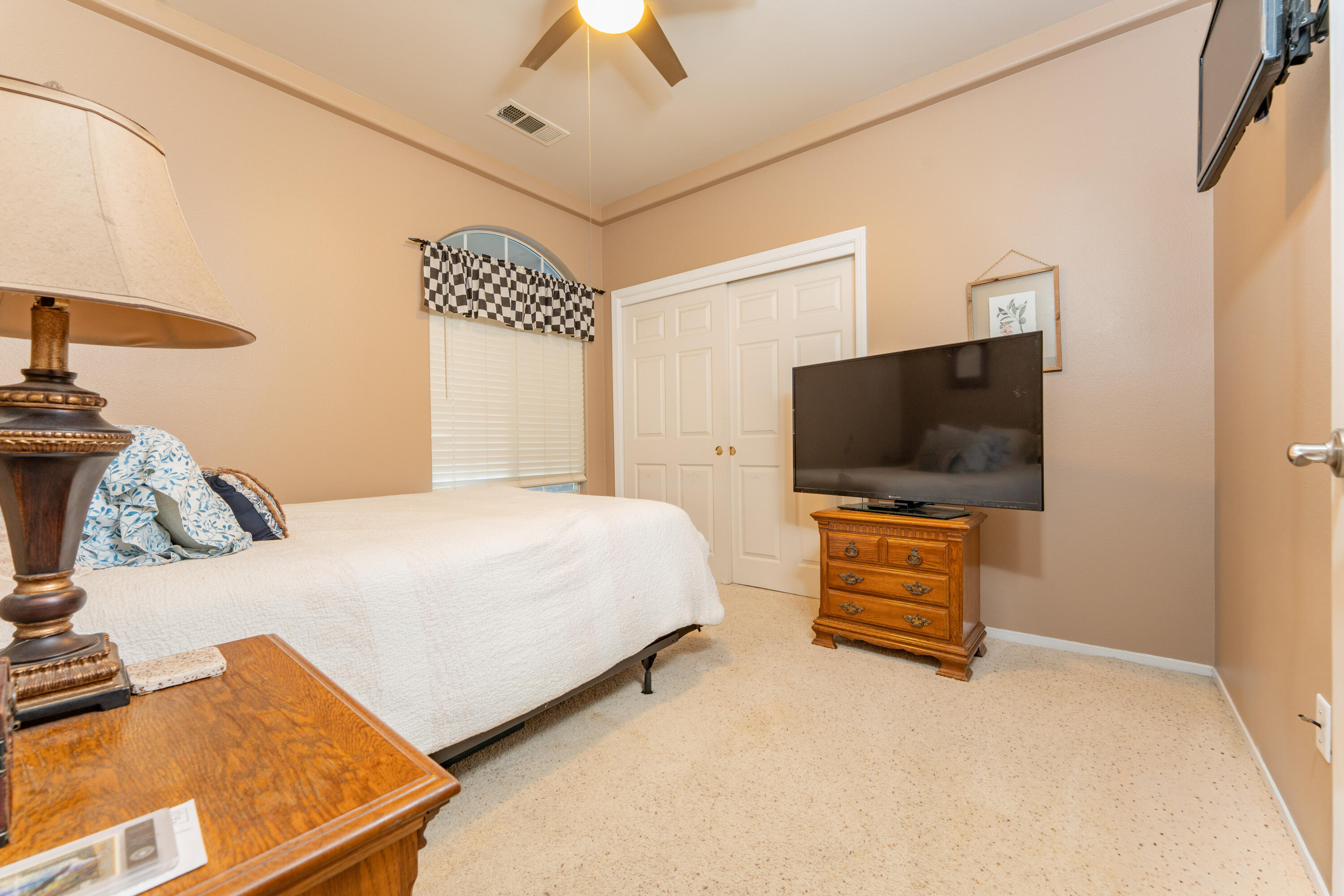 2131 N Terrace Ct, Visalia, CA 93291