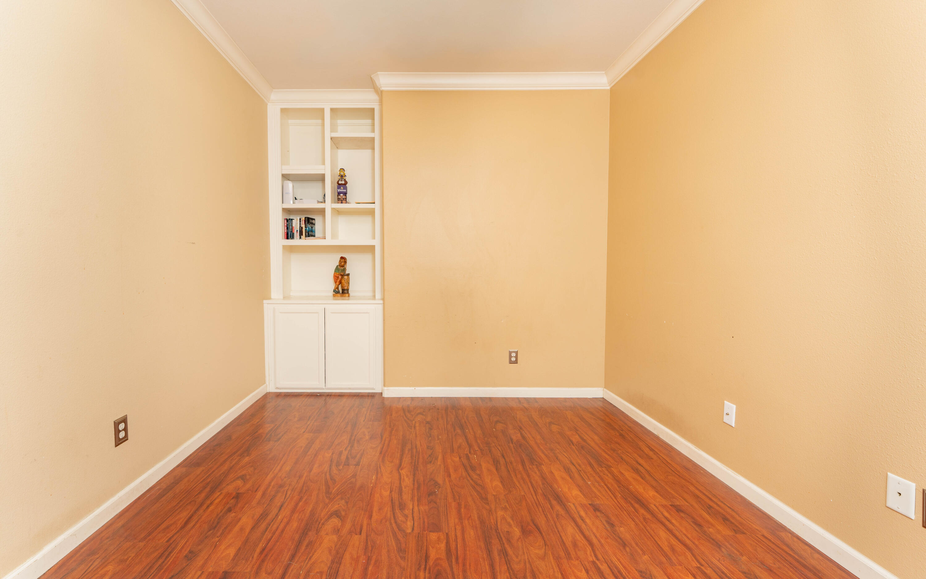 2131 N Terrace Ct, Visalia, CA 93291
