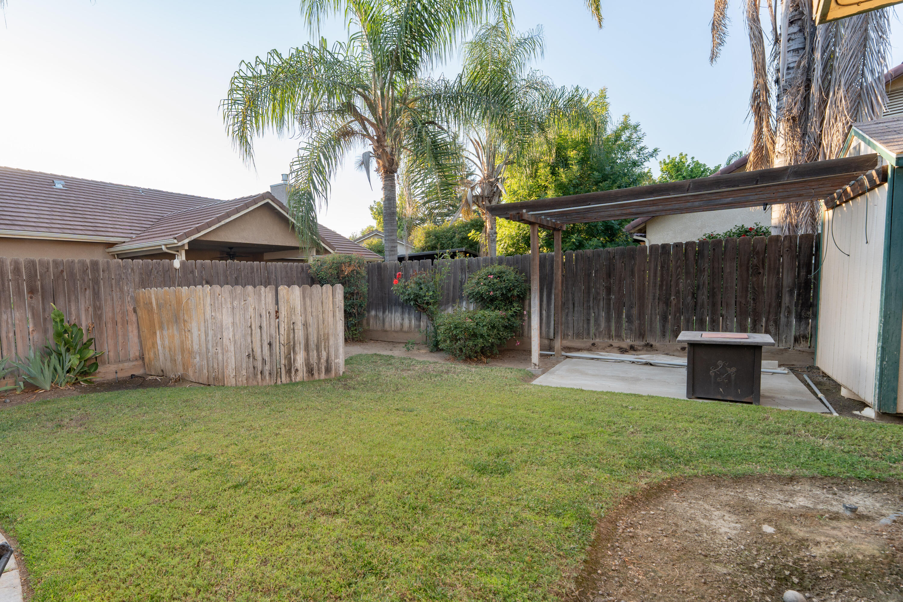 2131 N Terrace Ct, Visalia, CA 93291