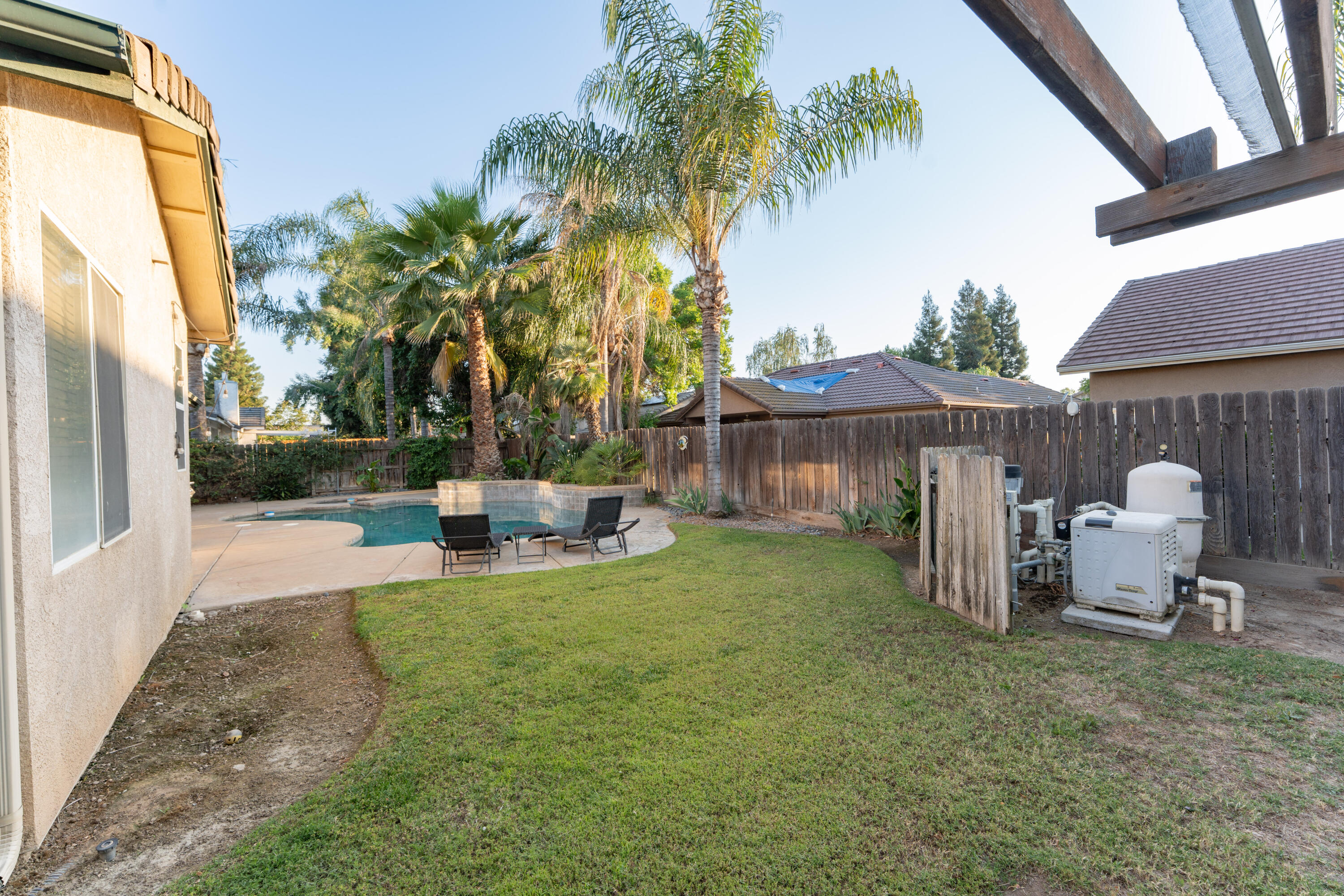 2131 N Terrace Ct, Visalia, CA 93291