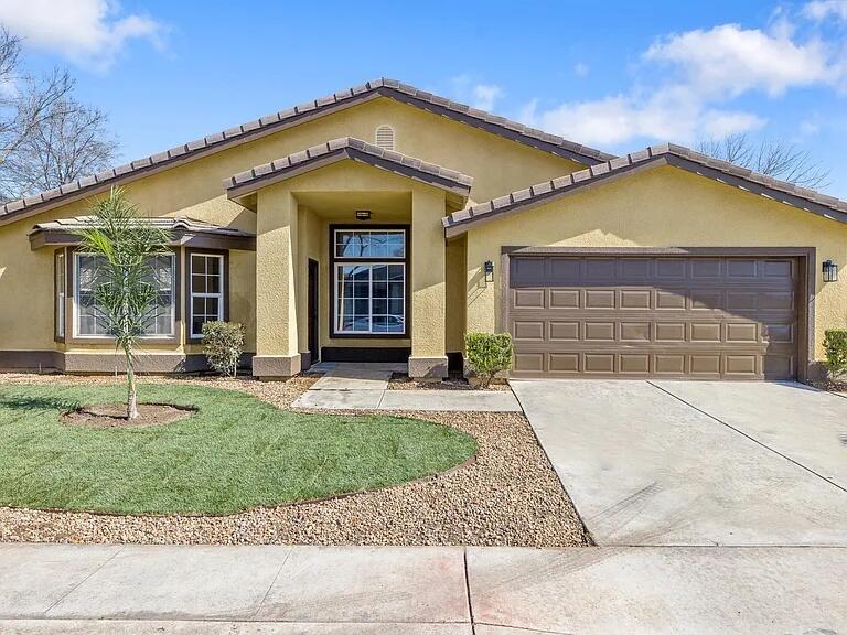 1050 N Sumter Ct, Visalia, CA 93292