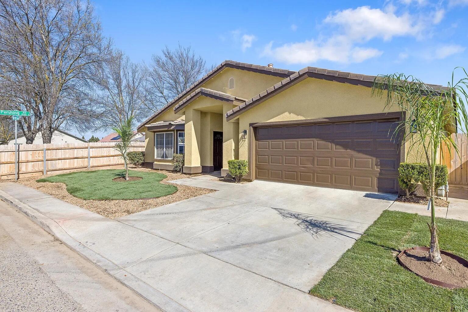1050 N Sumter Ct, Visalia, CA 93292