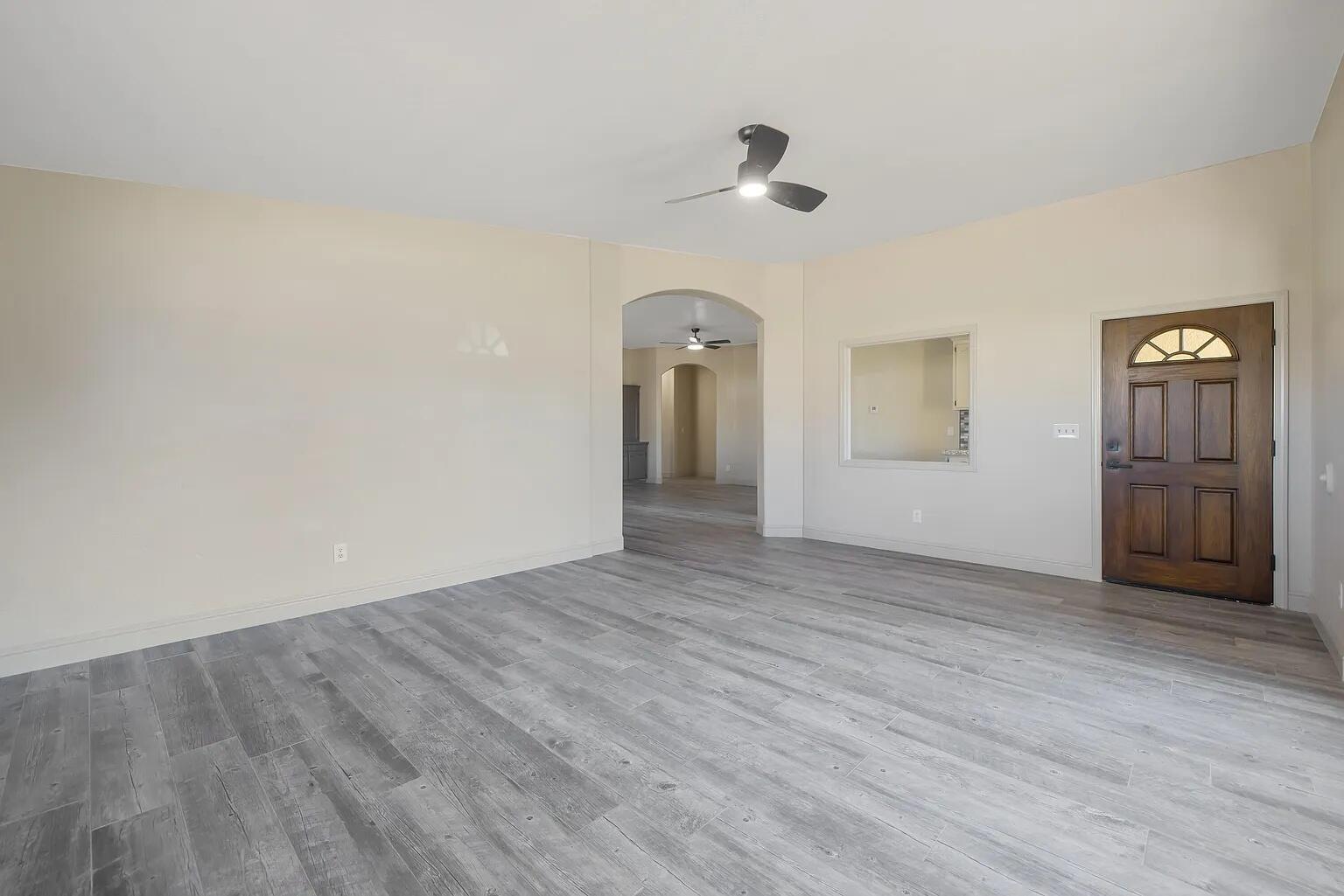 1050 N Sumter Ct, Visalia, CA 93292