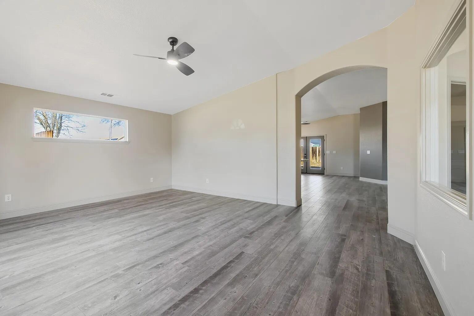 1050 N Sumter Ct, Visalia, CA 93292