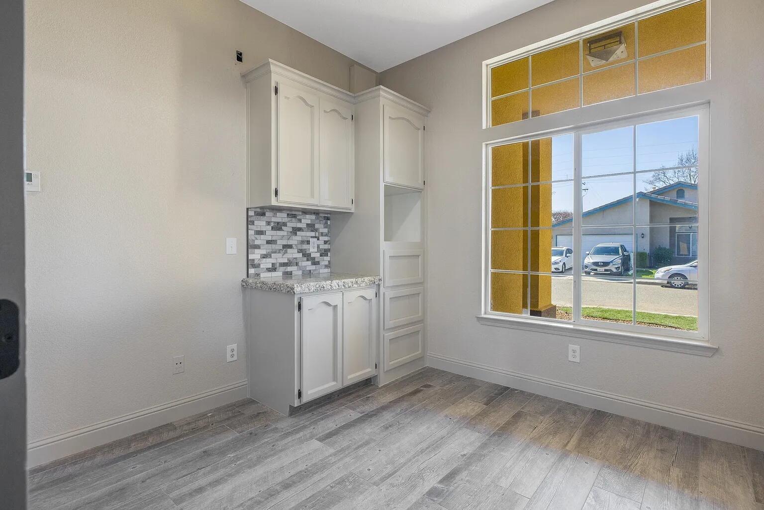 1050 N Sumter Ct, Visalia, CA 93292