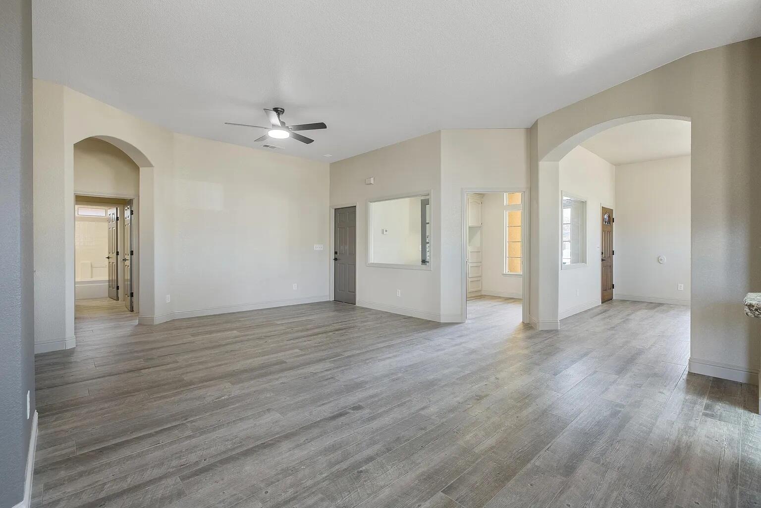 1050 N Sumter Ct, Visalia, CA 93292