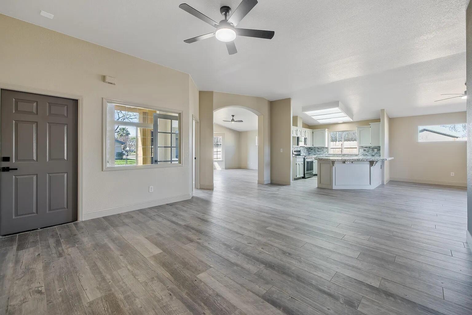 1050 N Sumter Ct, Visalia, CA 93292