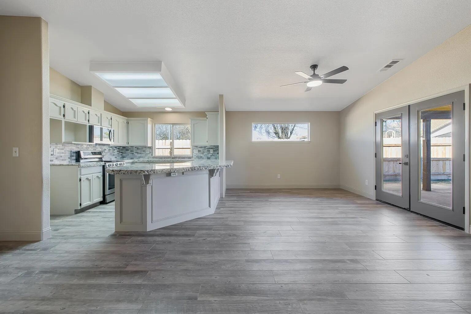 1050 N Sumter Ct, Visalia, CA 93292
